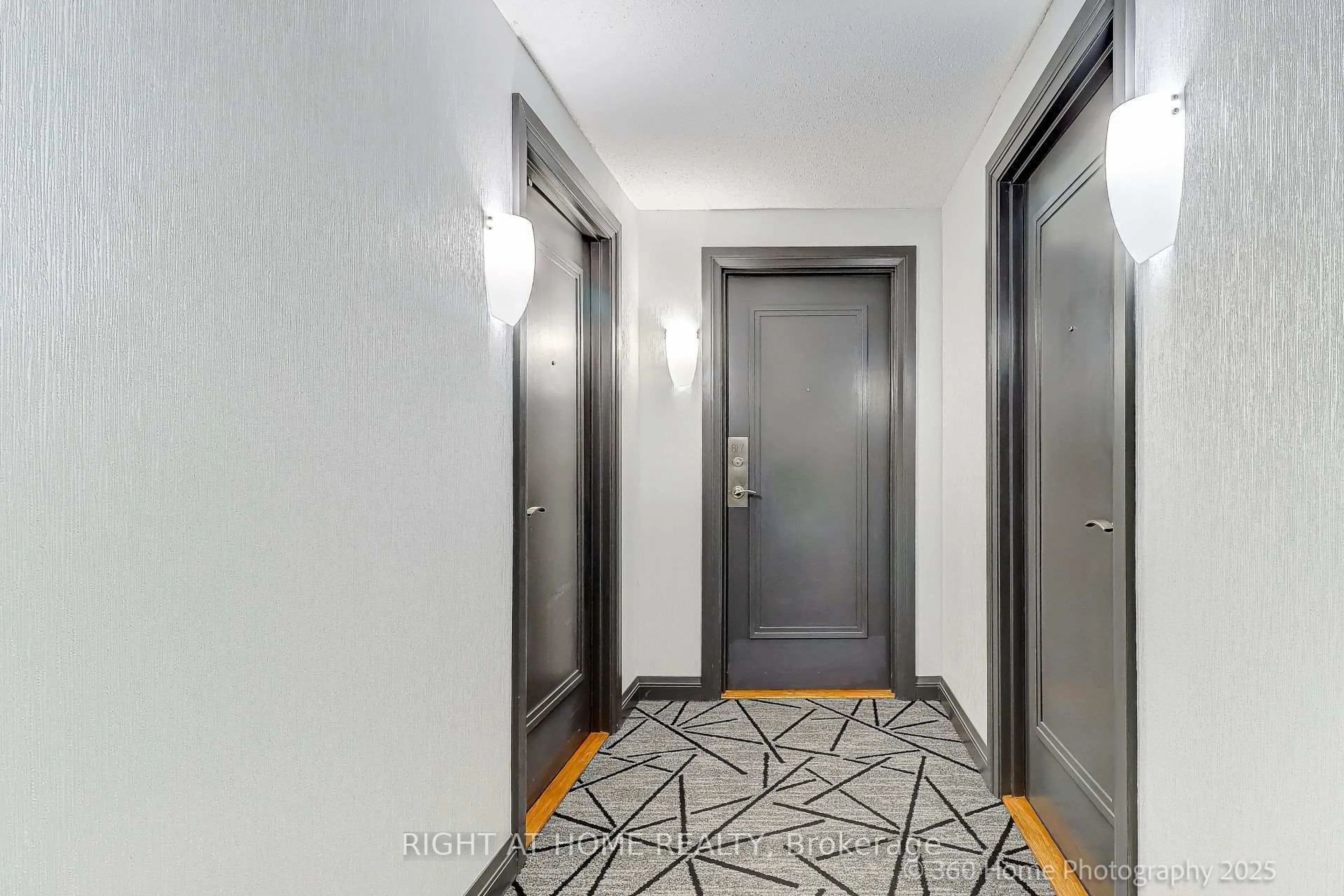 Indoor foyer for 1200 The Elsplanade #817, Pickering Ontario L1V 6V3