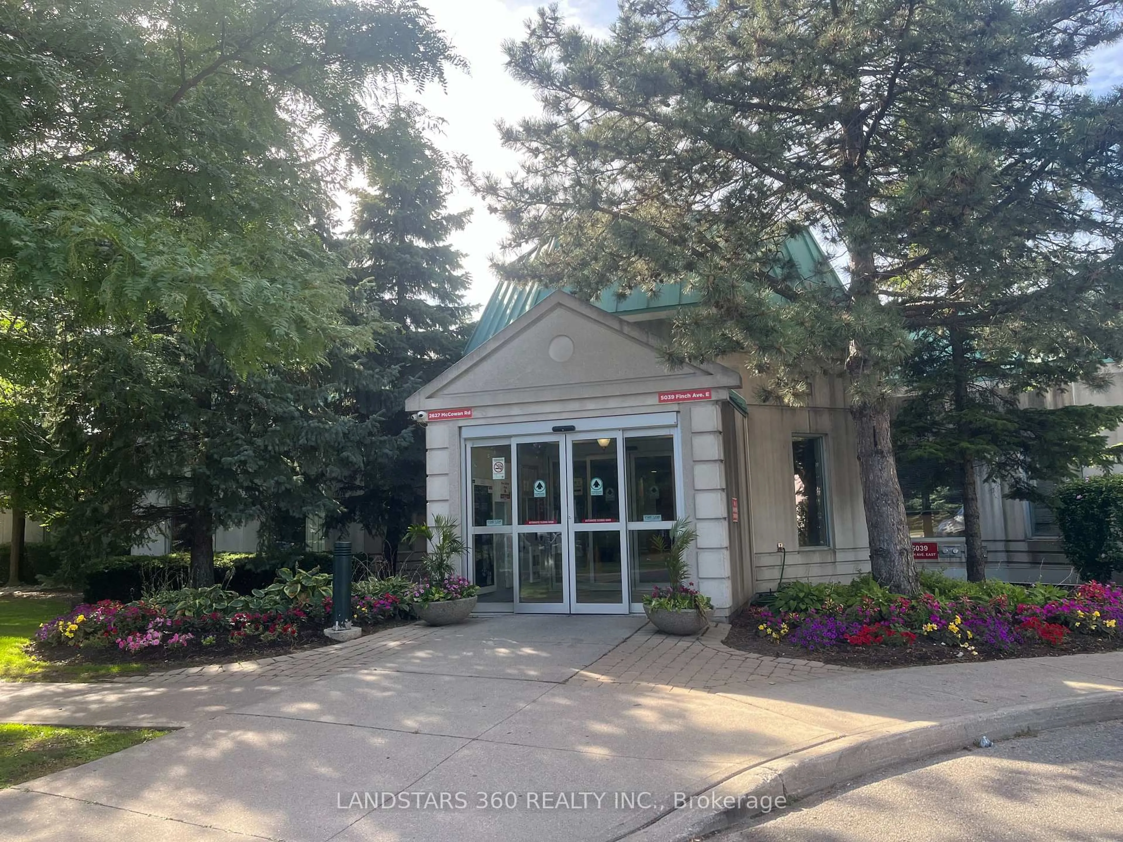 Indoor foyer for 2627 Mccowan Rd #806, Toronto Ontario M1S 5T1