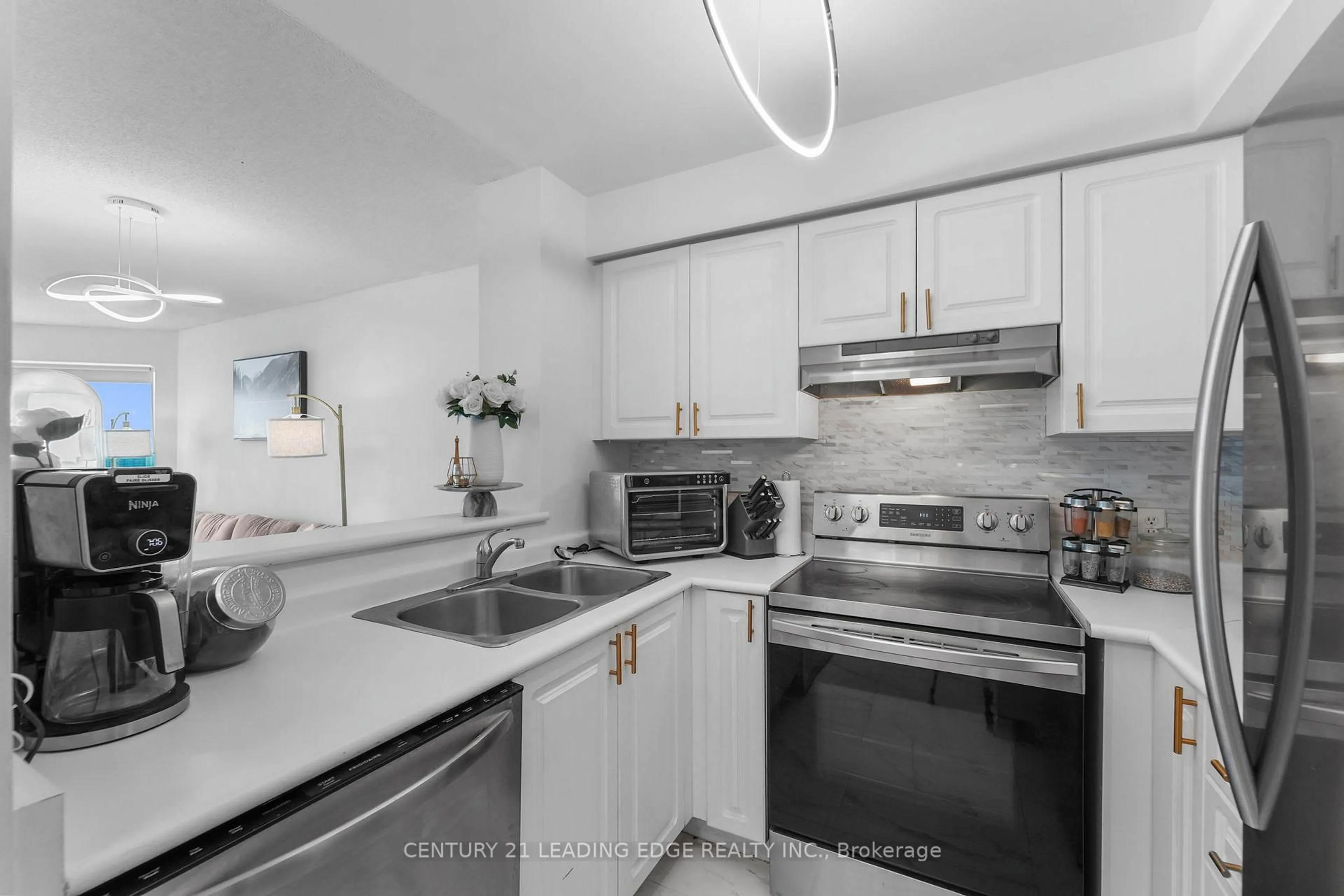 Standard kitchen, unknown for 11 Lee Centre Dr #1609, Toronto Ontario M1H 3J5