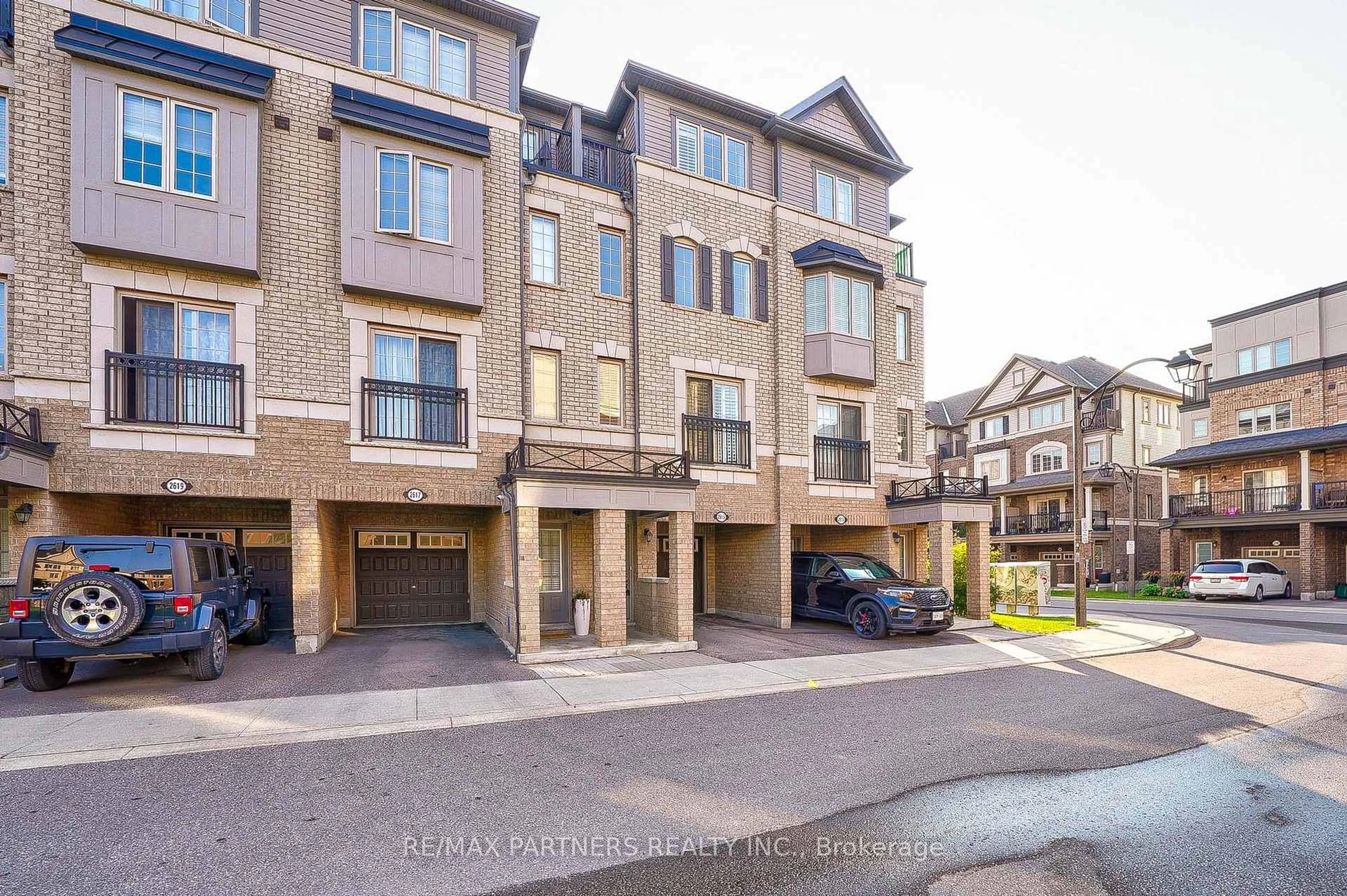 A pic from outside/outdoor area/front of a property/back of a property/a pic from drone, street for 2615 Eaglesham Path, Oshawa Ontario L1L 0M7