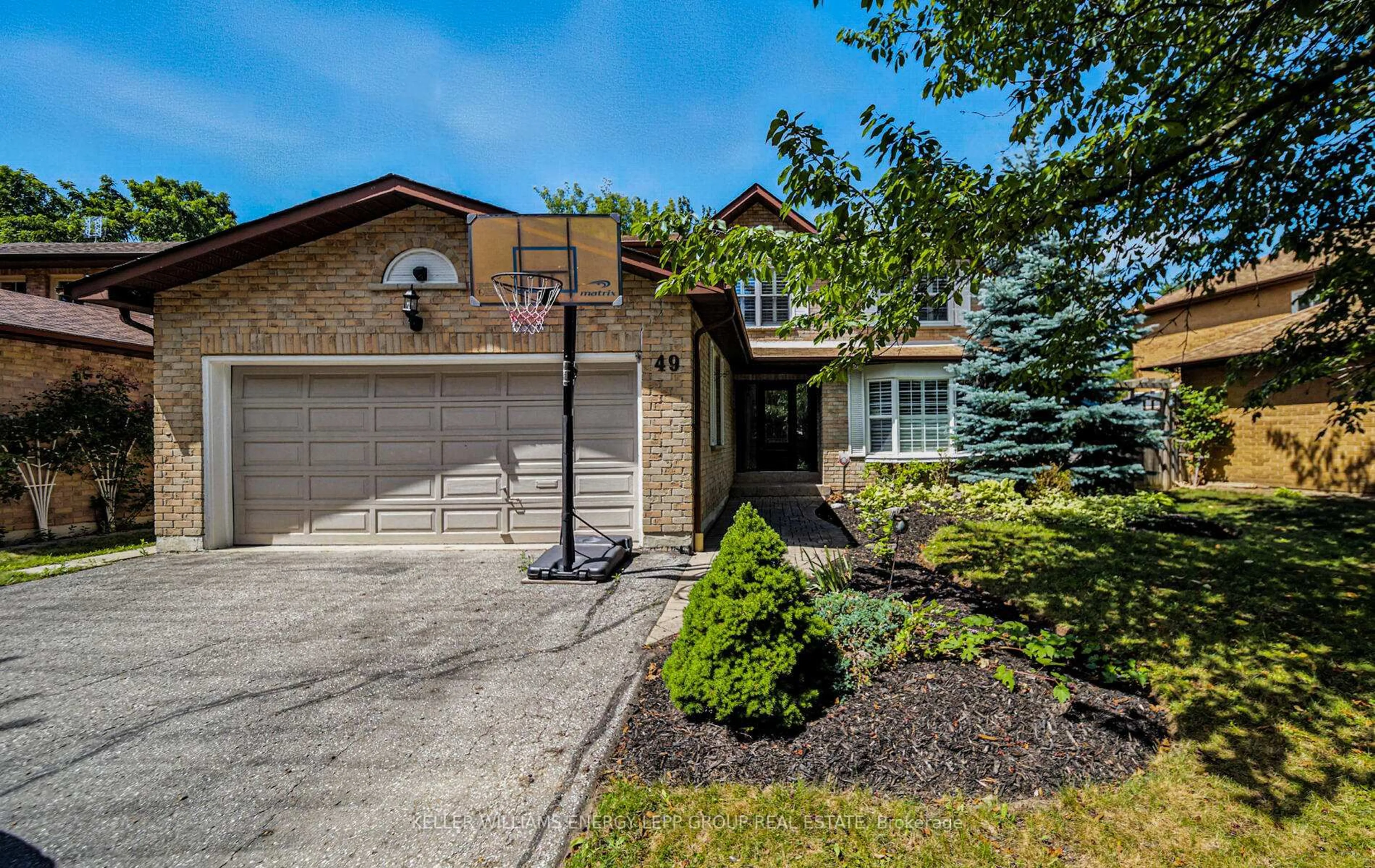 Home with brick exterior material, street for 49 Worfolk Pl, Whitby Ontario L1N 6Z2