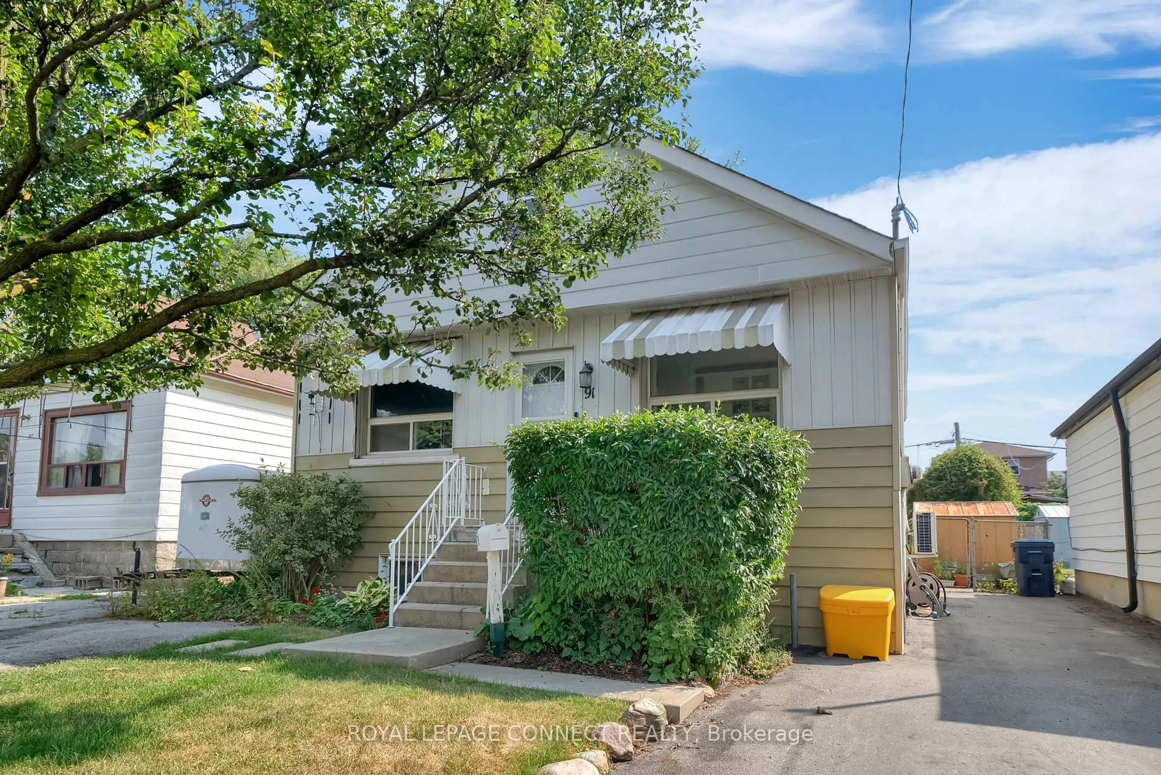 Home with vinyl exterior material, street for 91 Lillington Ave, Toronto Ontario M1N 3K6
