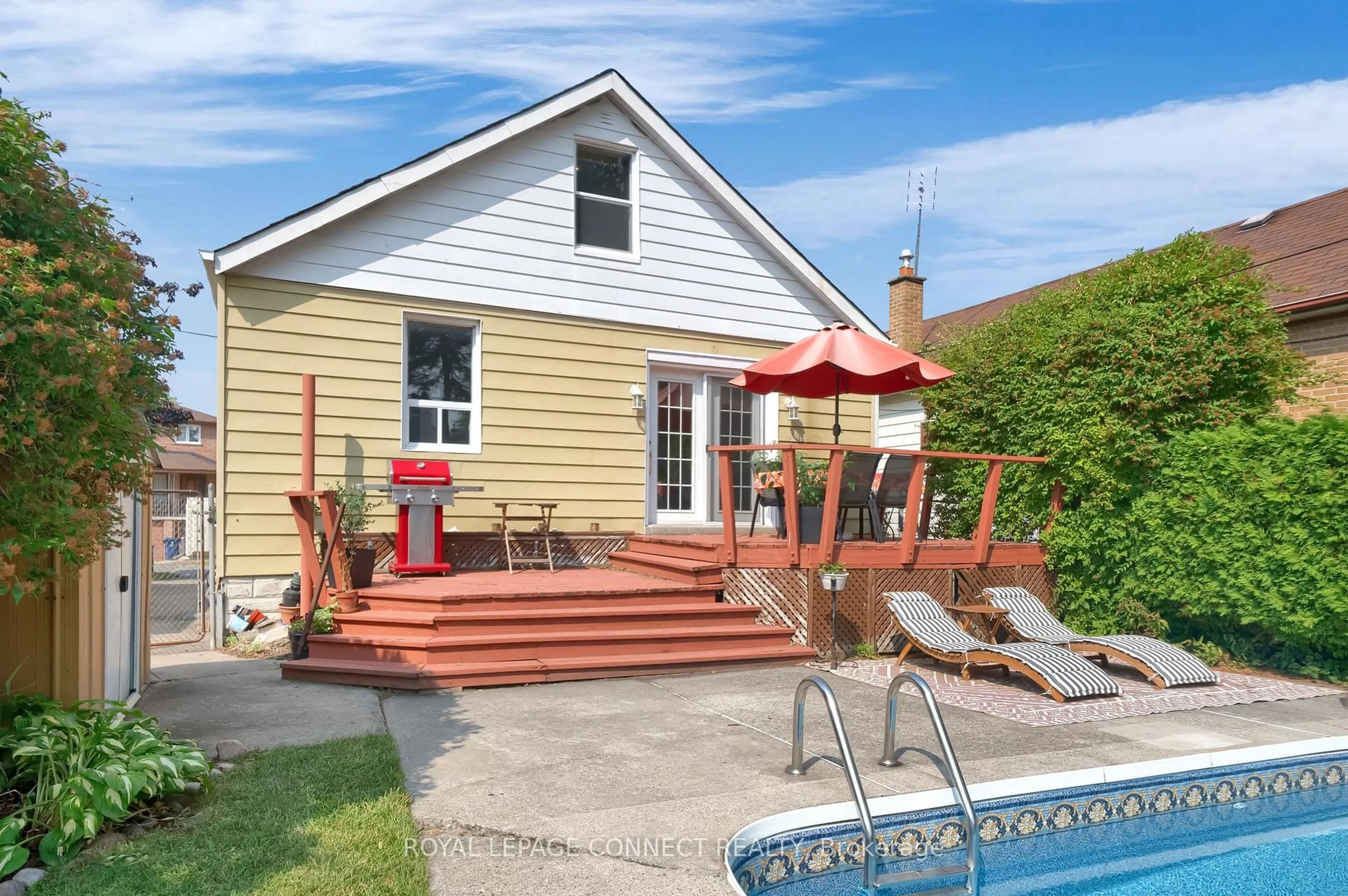 Patio, street for 91 Lillington Ave, Toronto Ontario M1N 3K6