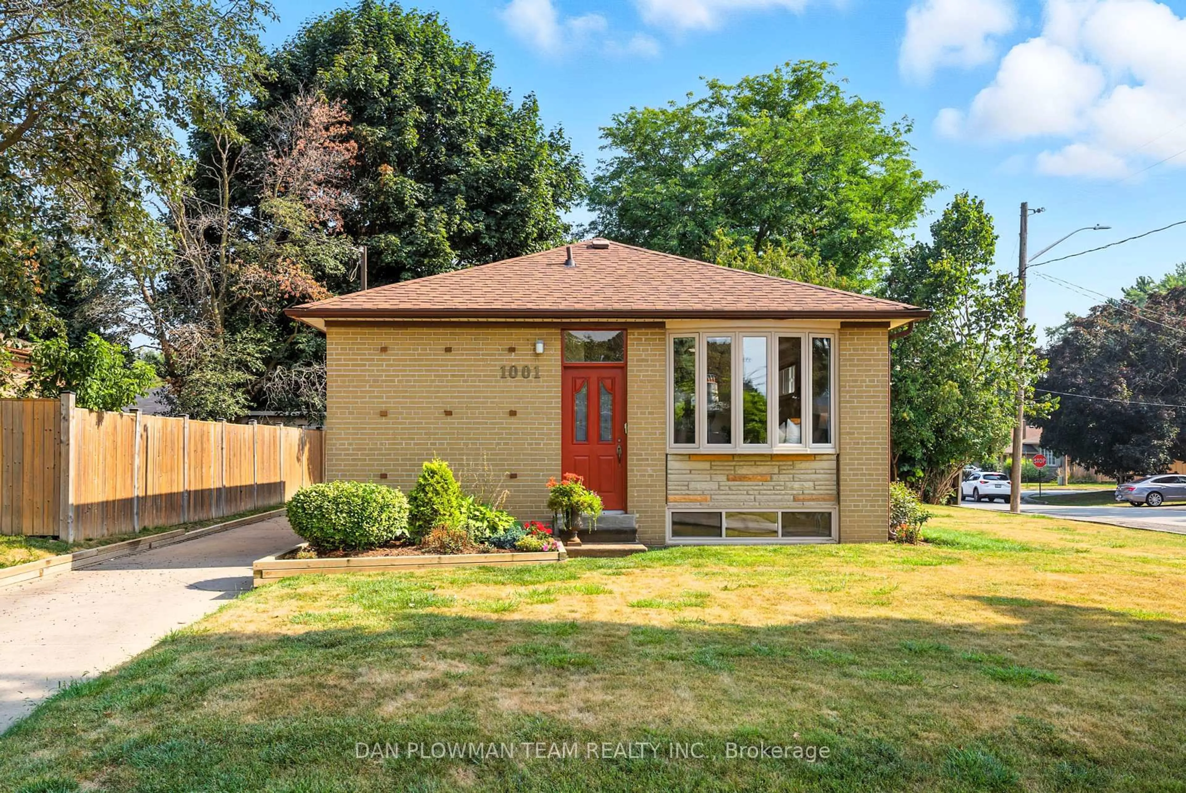 Unknown for 1001 Wardman Cres, Whitby Ontario L1N 3H1
