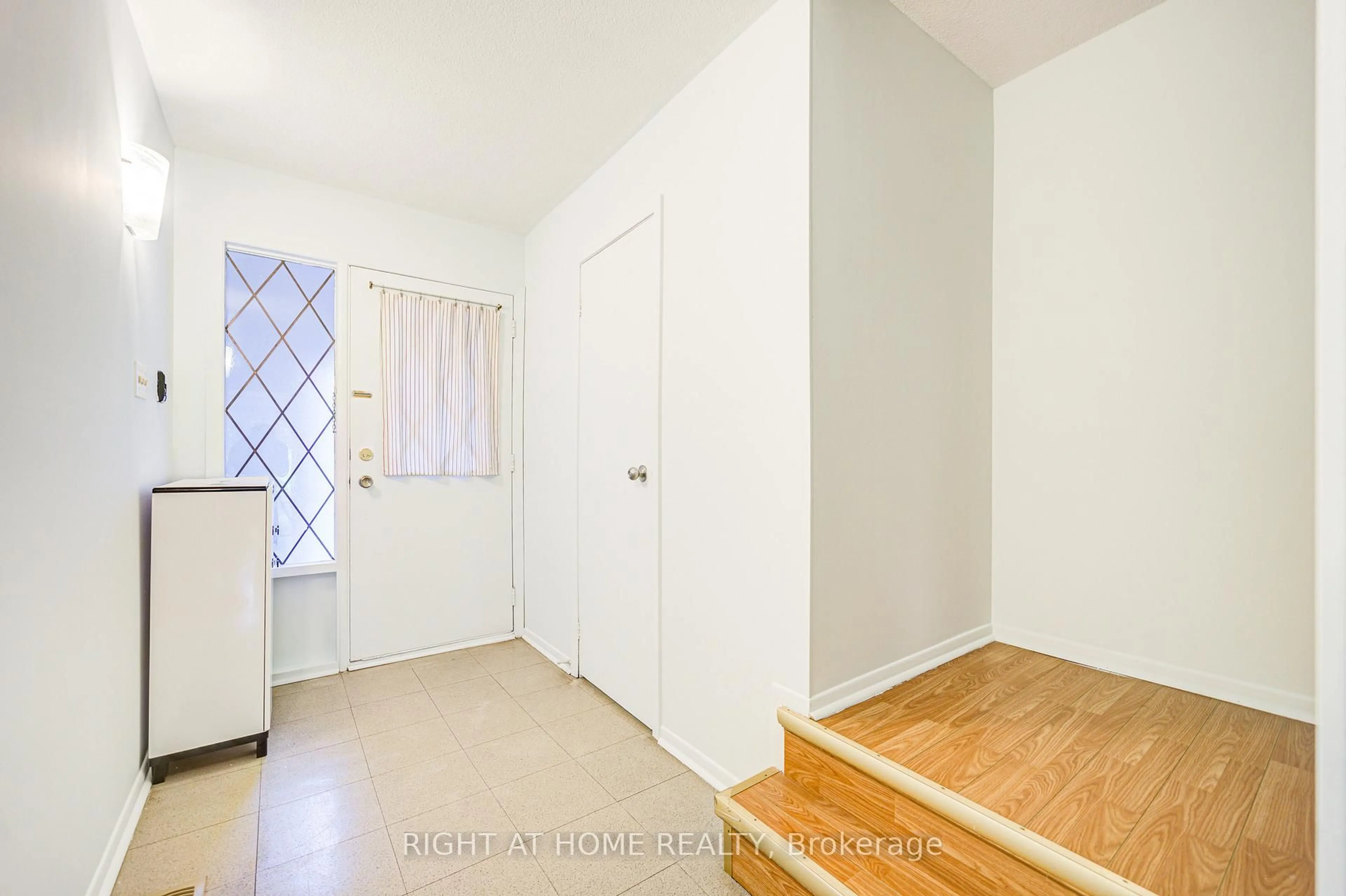 Indoor entryway for 55 Brimwood Blvd #44, Toronto Ontario M1V 1E4