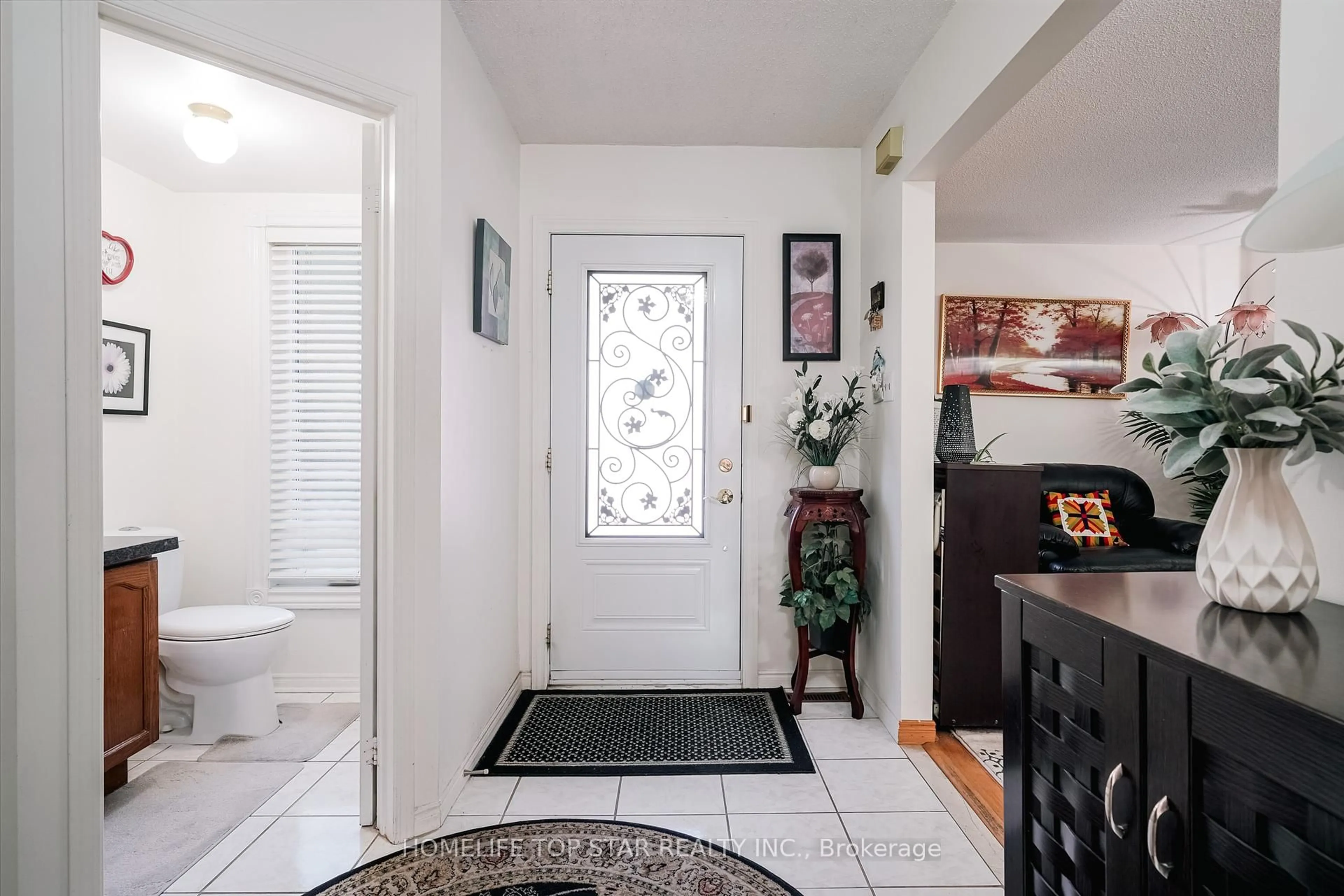 Indoor entryway for 159 Heale Ave, Toronto Ontario M1N 3Y2