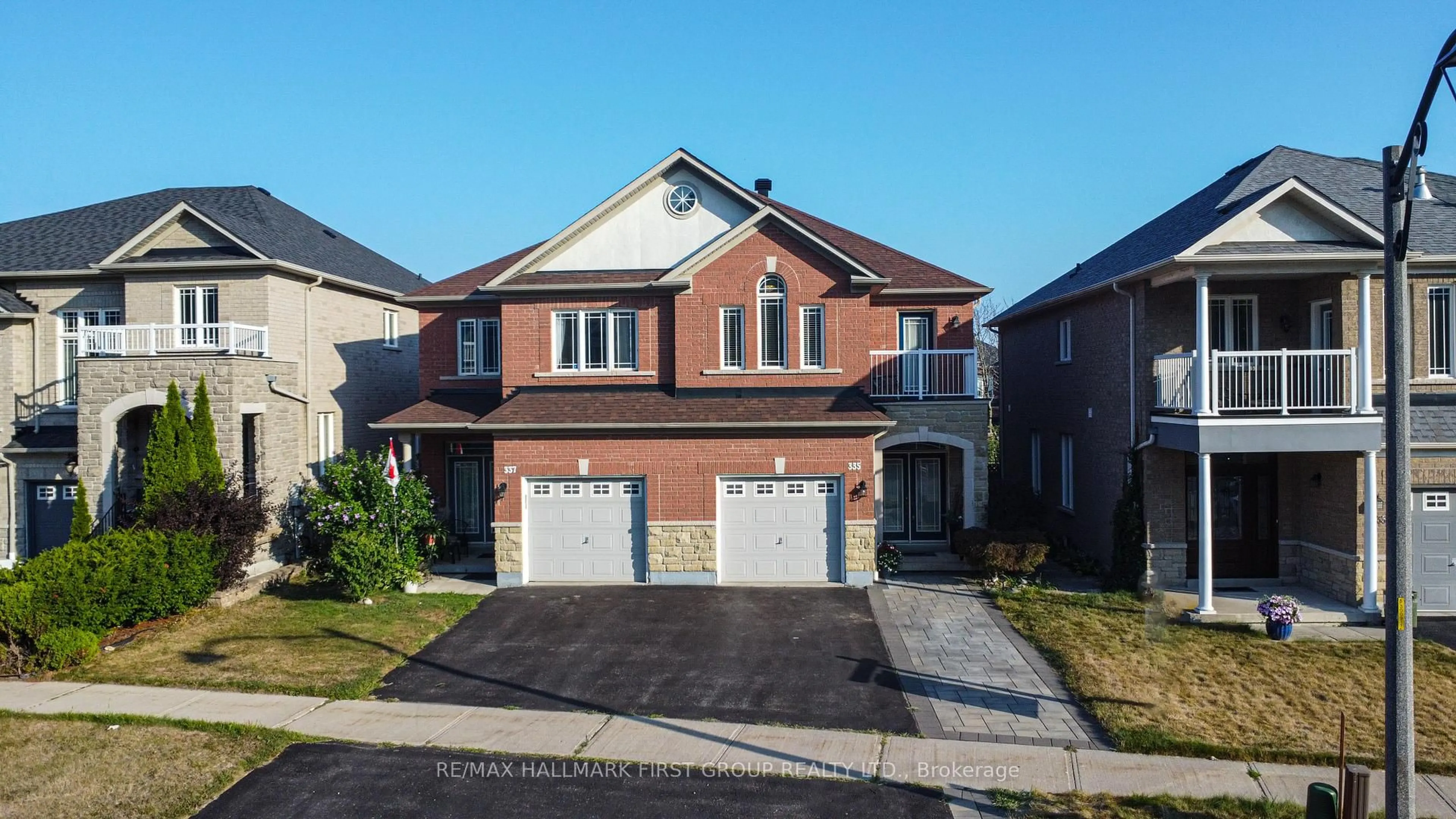 A pic from outside/outdoor area/front of a property/back of a property/a pic from drone, street for 335 Strouds Lane, Pickering Ontario L1V 7J3
