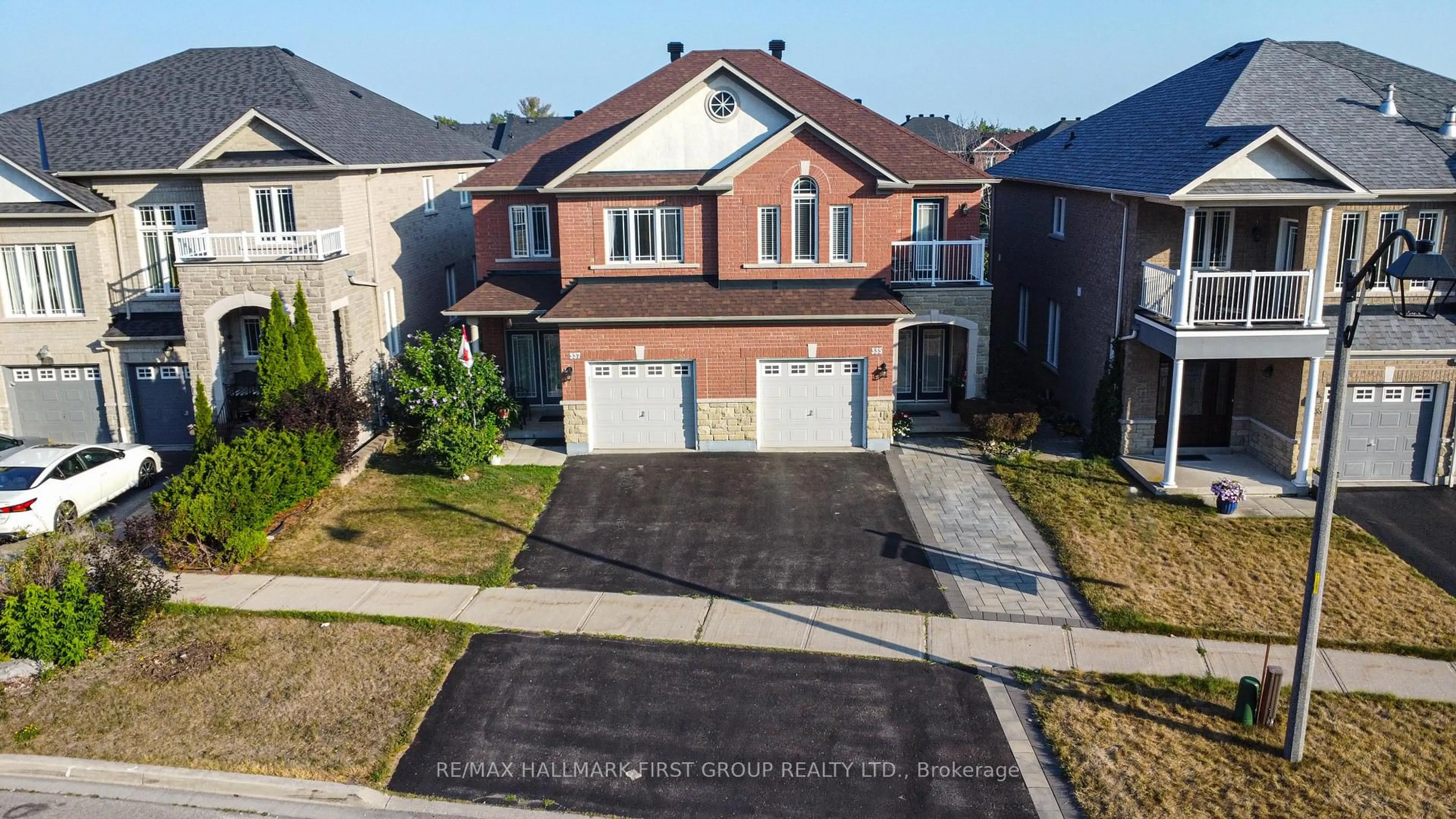A pic from outside/outdoor area/front of a property/back of a property/a pic from drone, street for 335 Strouds Lane, Pickering Ontario L1V 7J3
