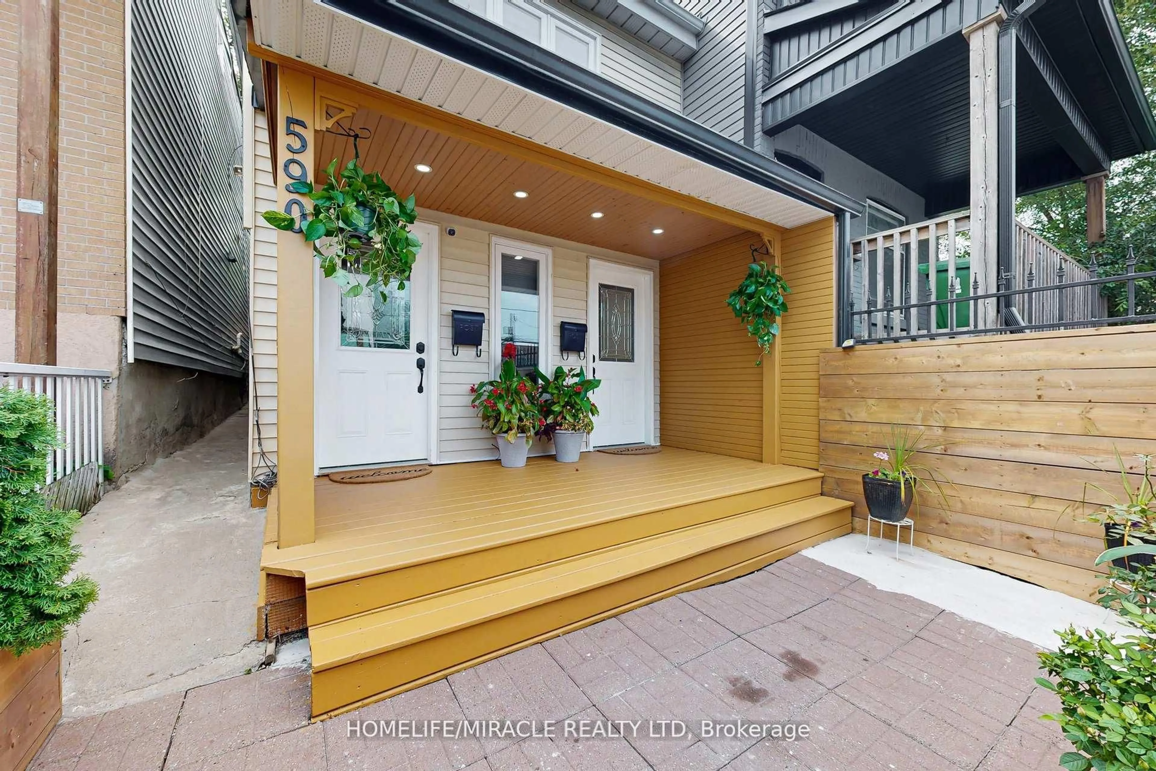 Unknown for 590 Jones Ave, Toronto Ontario M4J 3H3