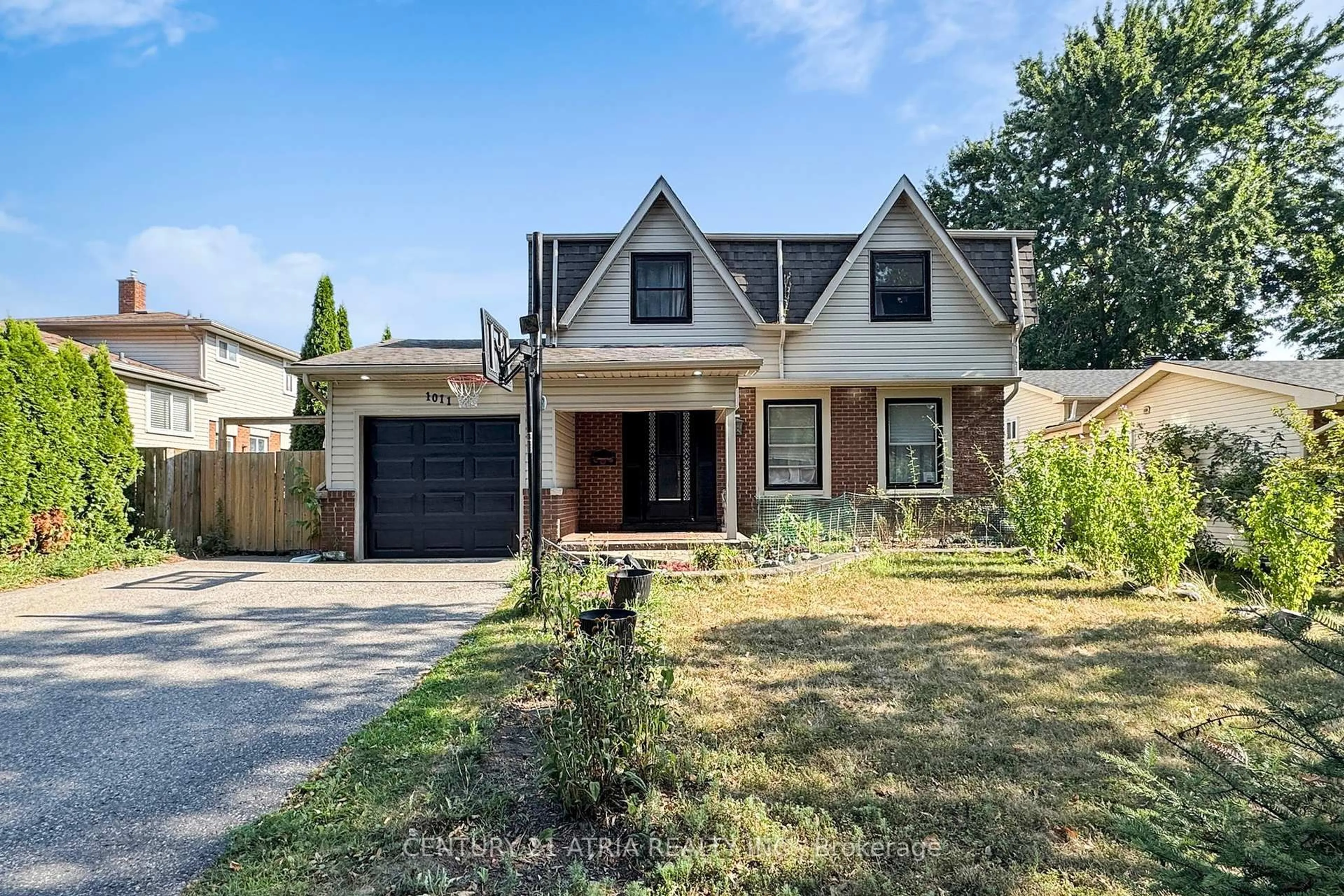 Home with brick exterior material, street for 1011 Basswood Ave, Oshawa Ontario L1H 2G8