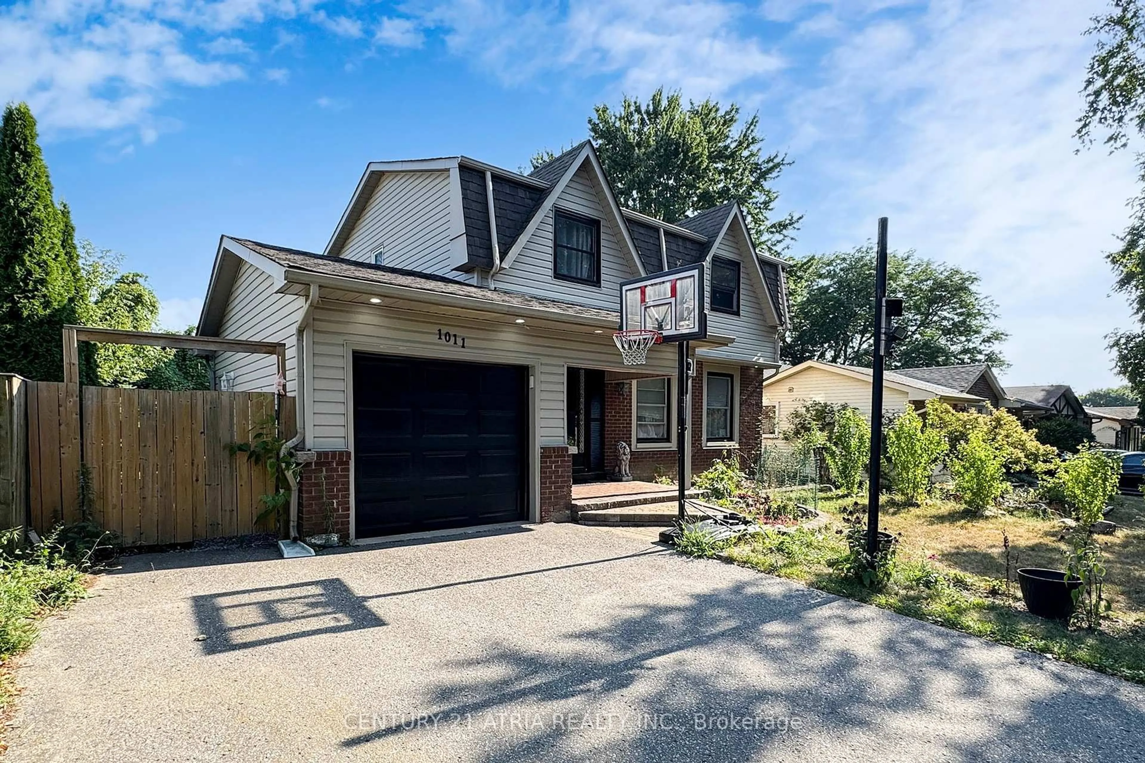 Home with brick exterior material, street for 1011 Basswood Ave, Oshawa Ontario L1H 2G8