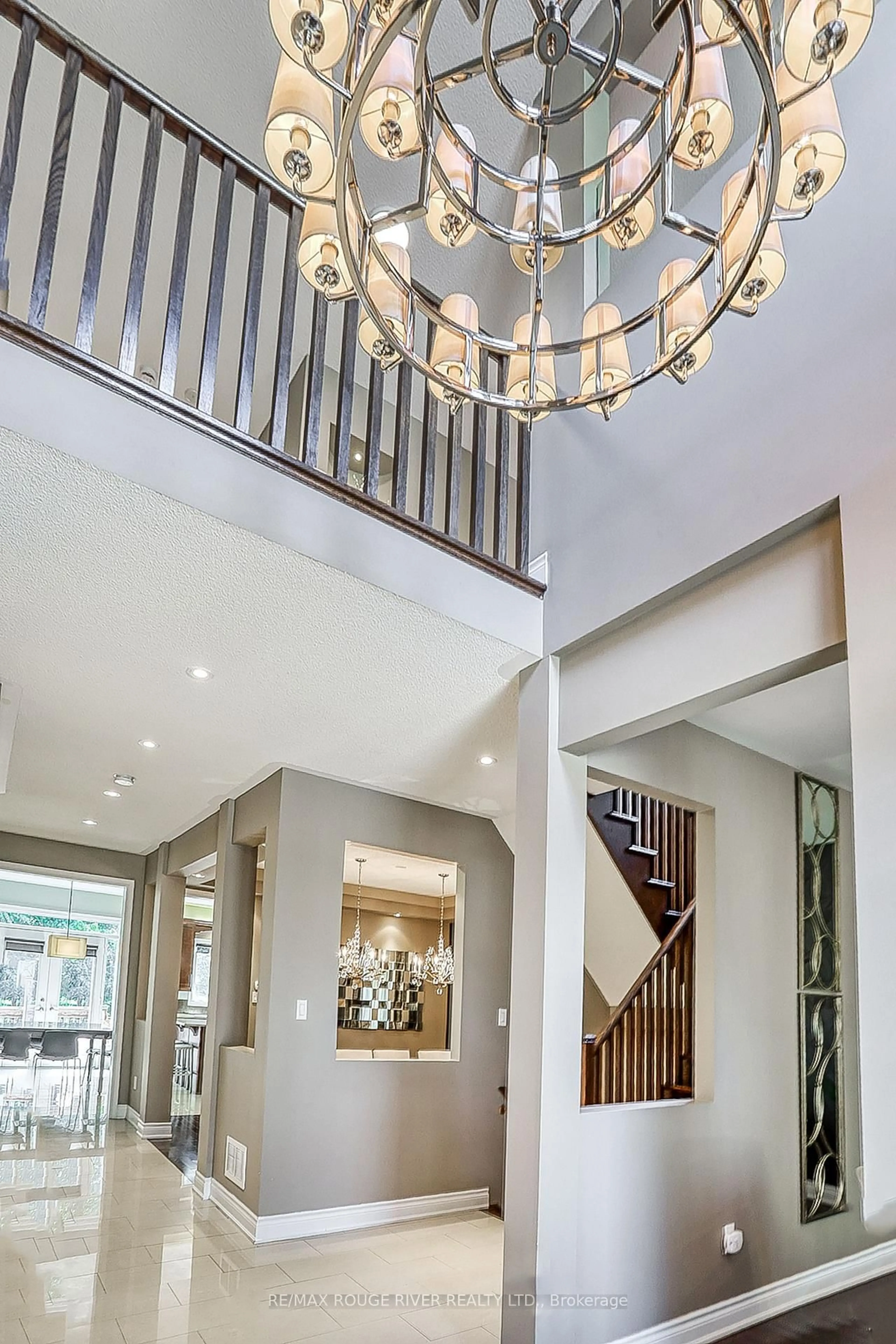 Indoor foyer for 591 Maitland Dr, Pickering Ontario L1W 3T6
