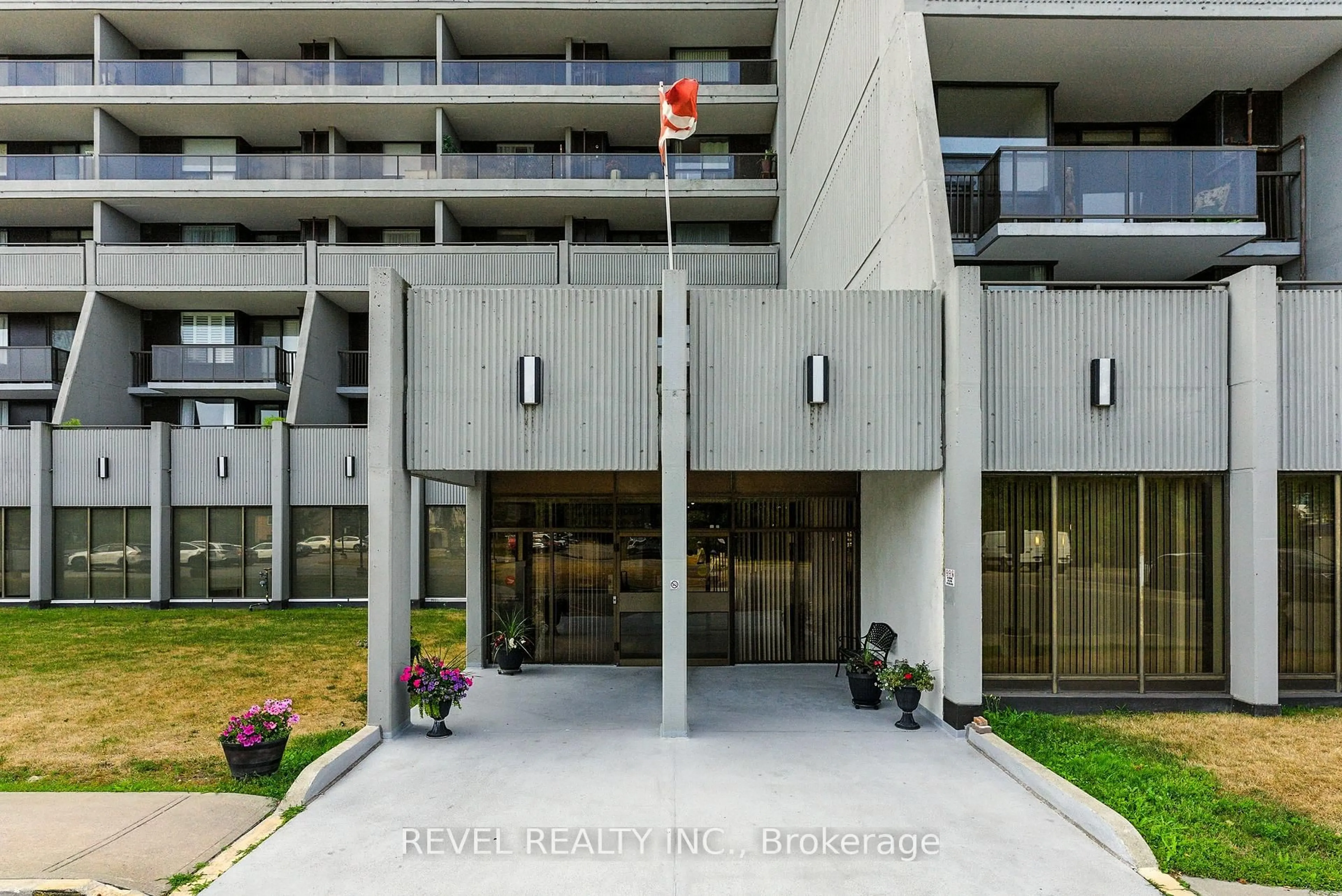 Indoor foyer for 92 Church St #701, Ajax Ontario L1S 6B4