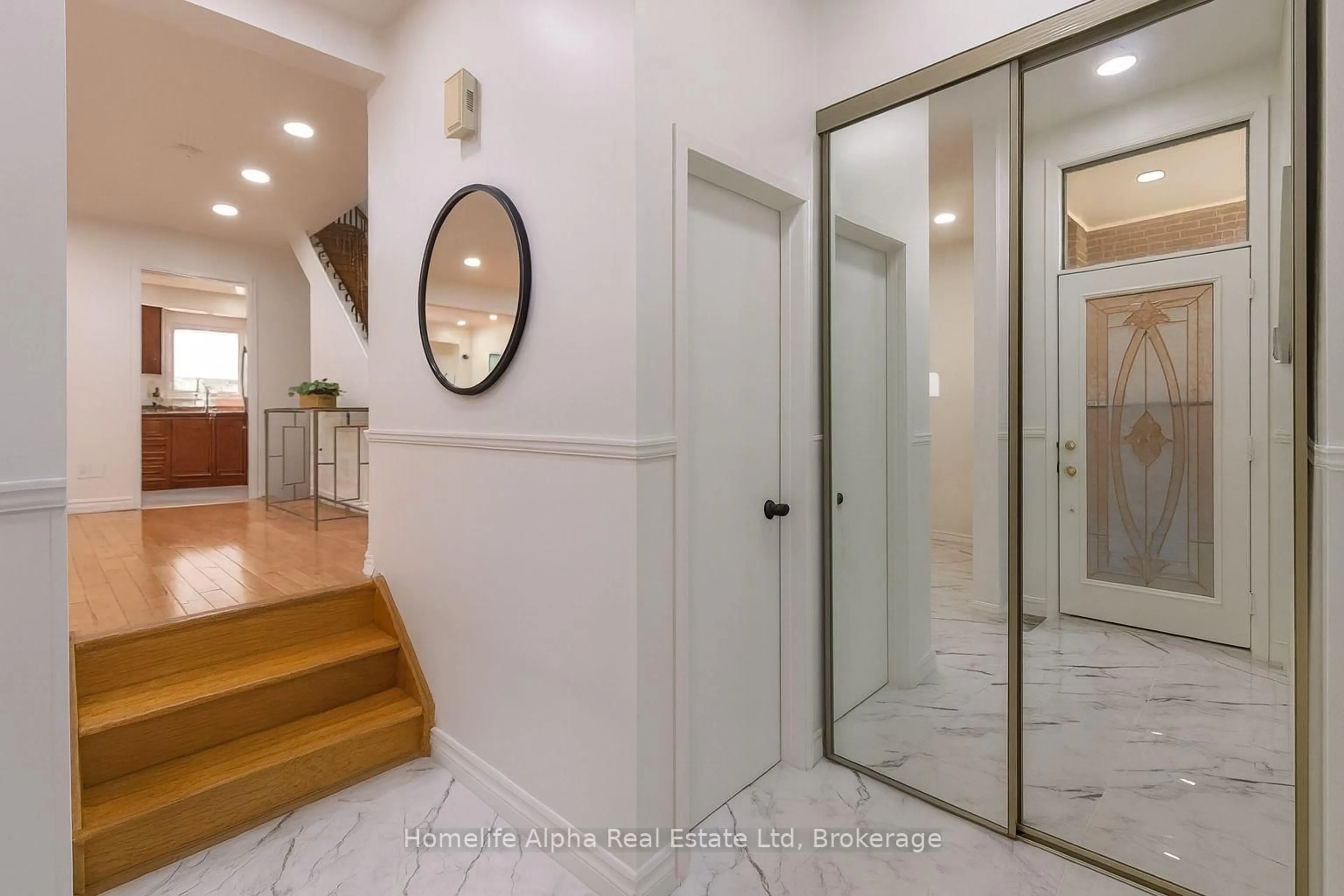 Indoor entryway for 63 Homedale Dr, Toronto Ontario M1V 1M1