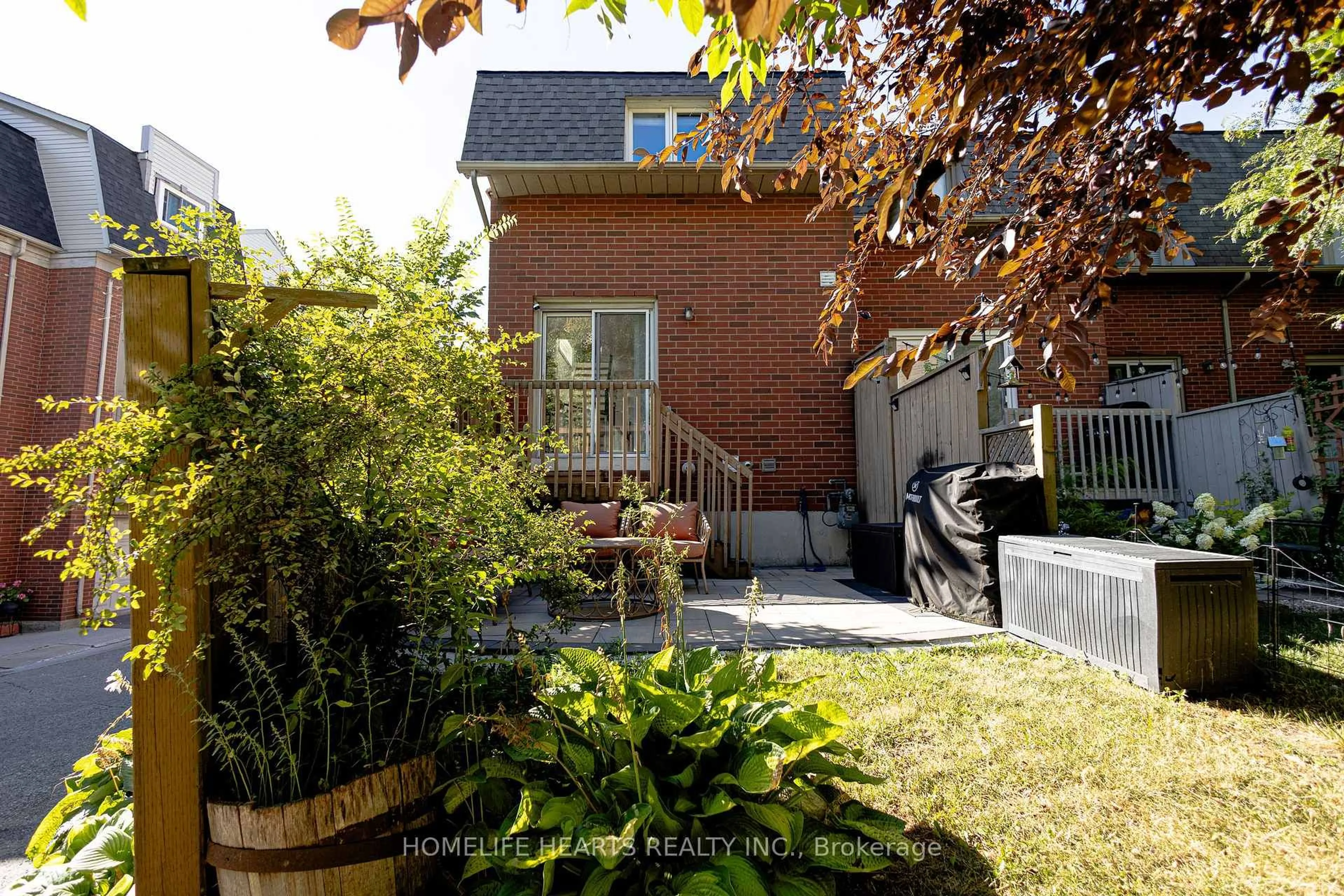 Home with brick exterior material, street for 1635 Pickering Pkwy #15, Pickering Ontario L1V 6W8
