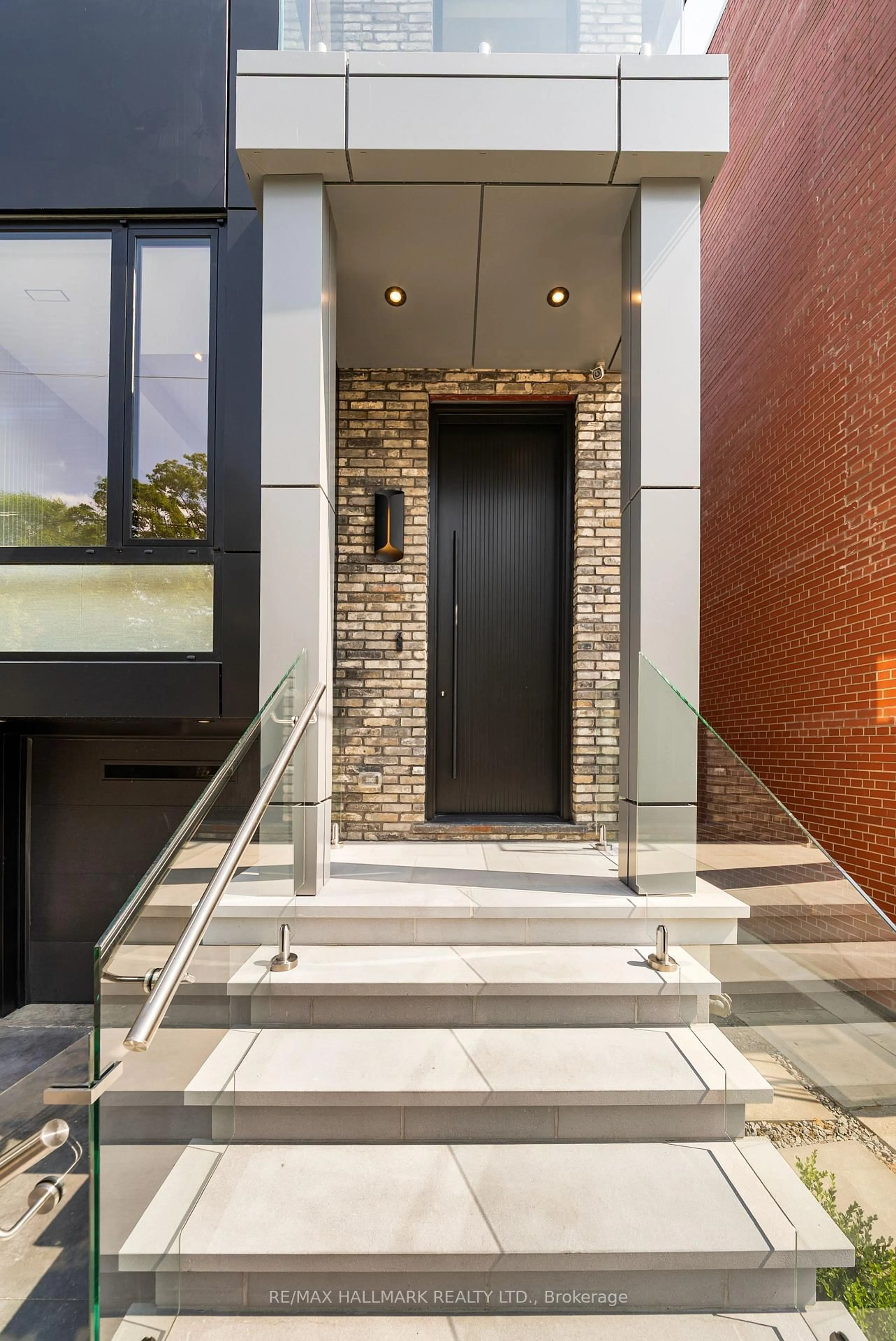 Indoor entryway for 16A Kenrae Rd, Toronto Ontario M4G 1Y1