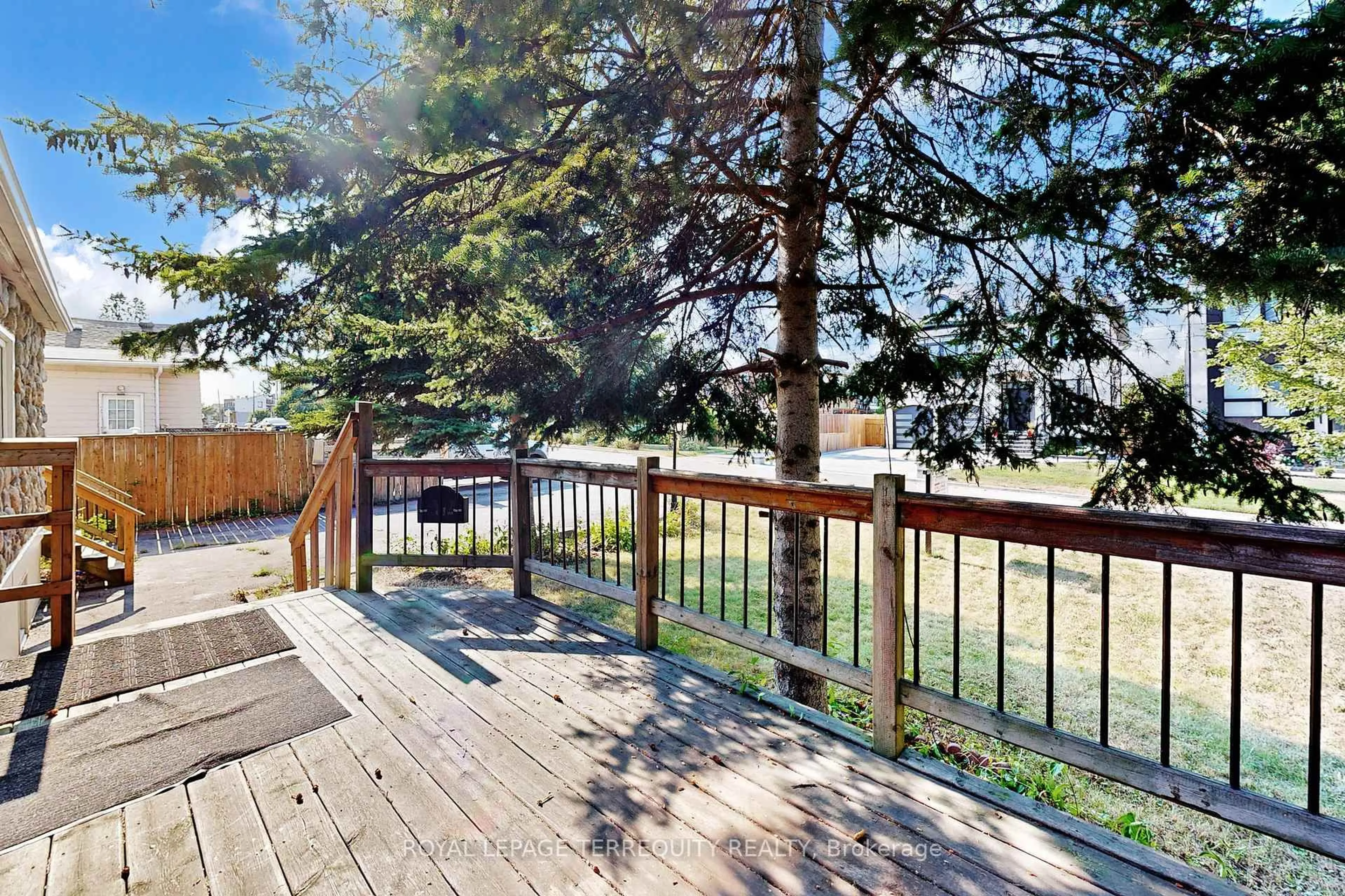 Patio, water/lake/river/ocean view for 631 Annland St, Pickering Ontario L1W 1A9