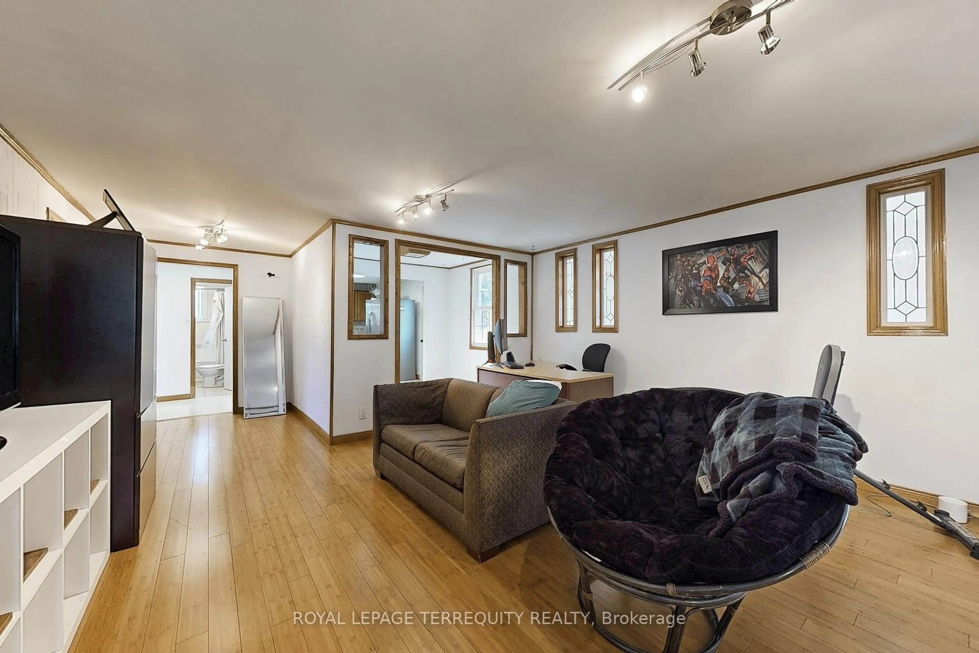 Living room with furniture, wood/laminate floor for 631 Annland St, Pickering Ontario L1W 1A9