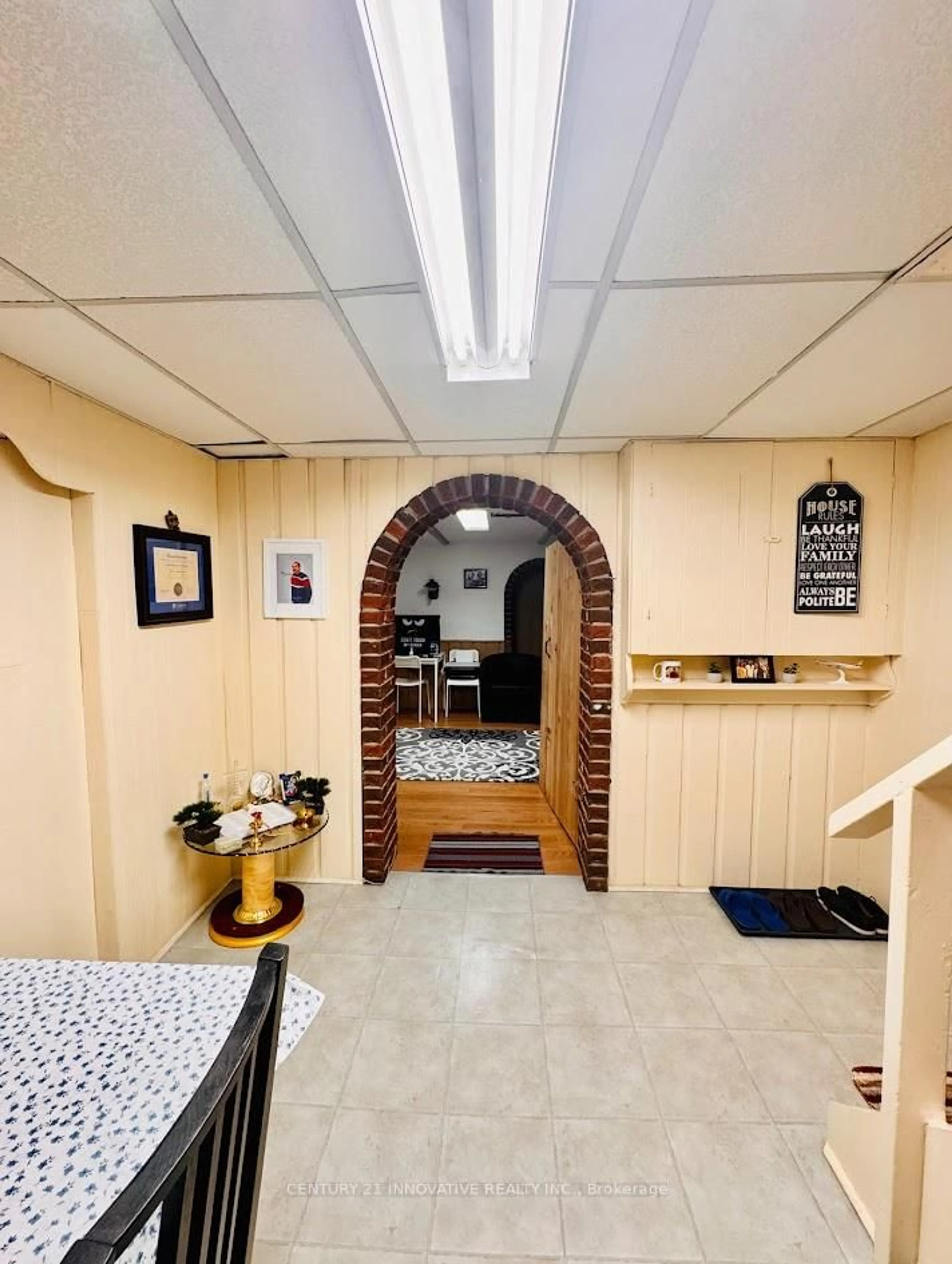 Indoor foyer for 49 Slan Ave, Toronto Ontario M1G 3B4