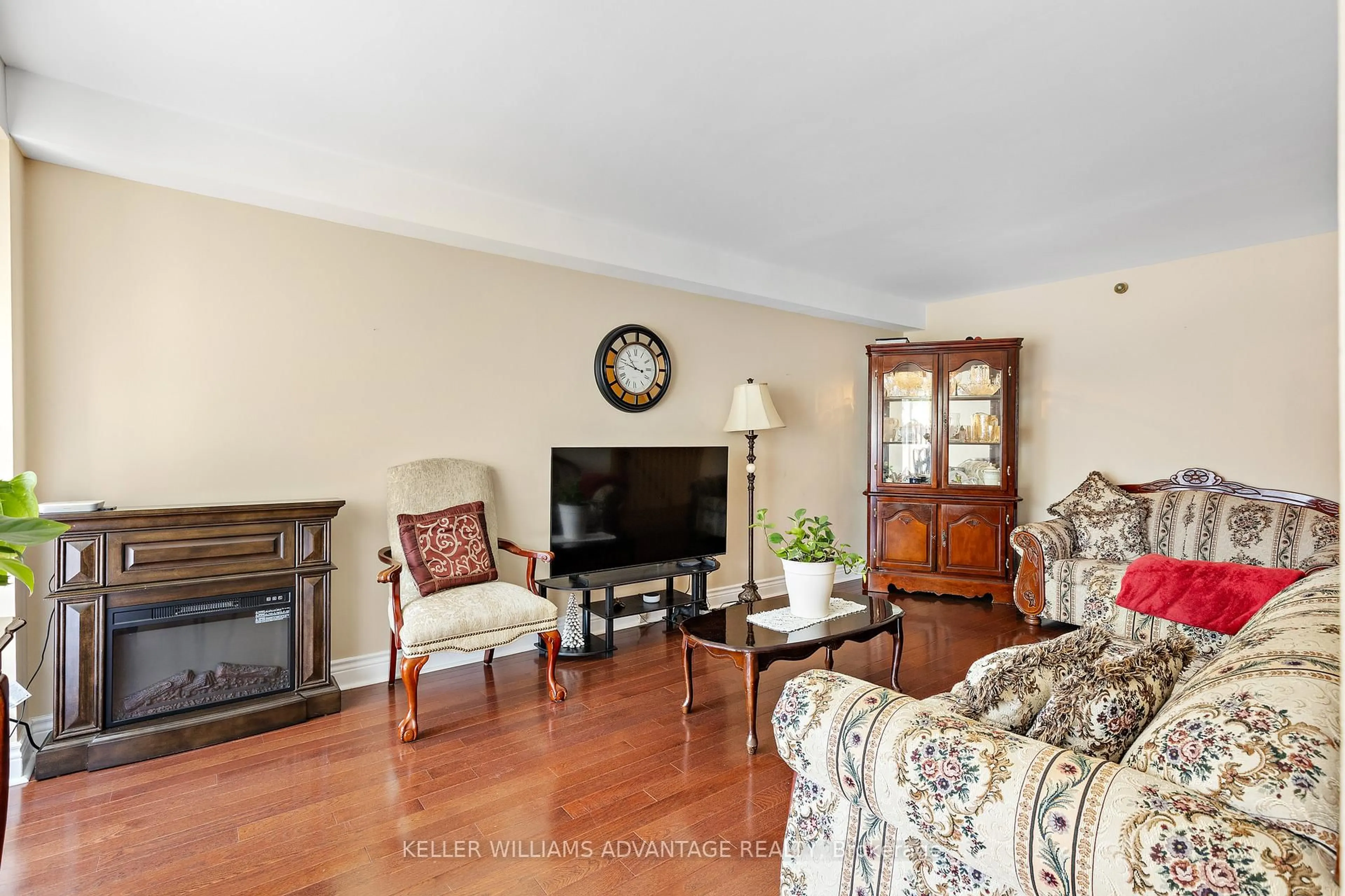Living room with furniture, unknown for 1051 Sandhurst Circ #17, Toronto Ontario M1V 1T9