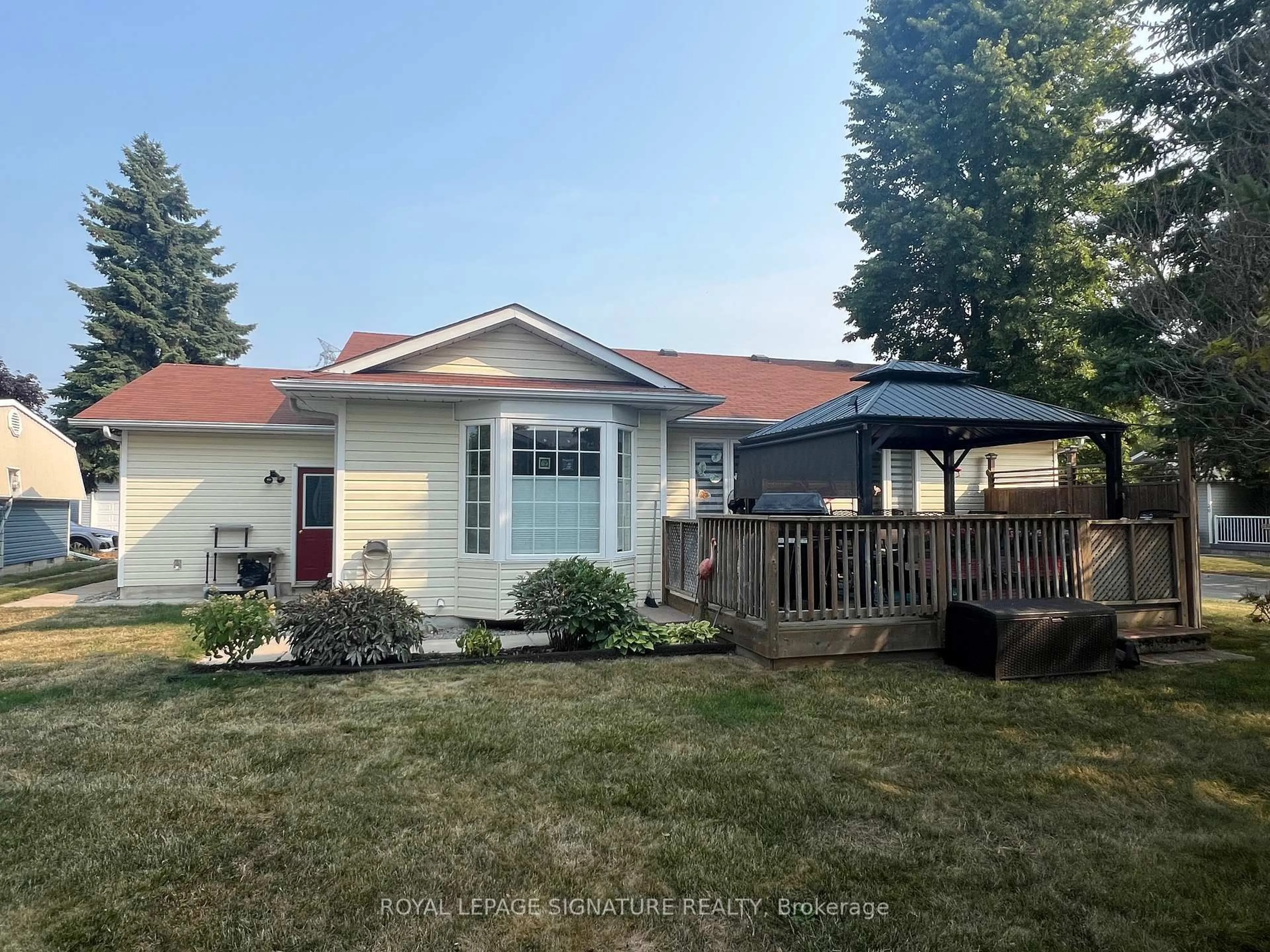 Home with vinyl exterior material, unknown for 33 Steelhead Lane, Clarington Ontario L1B 1B3