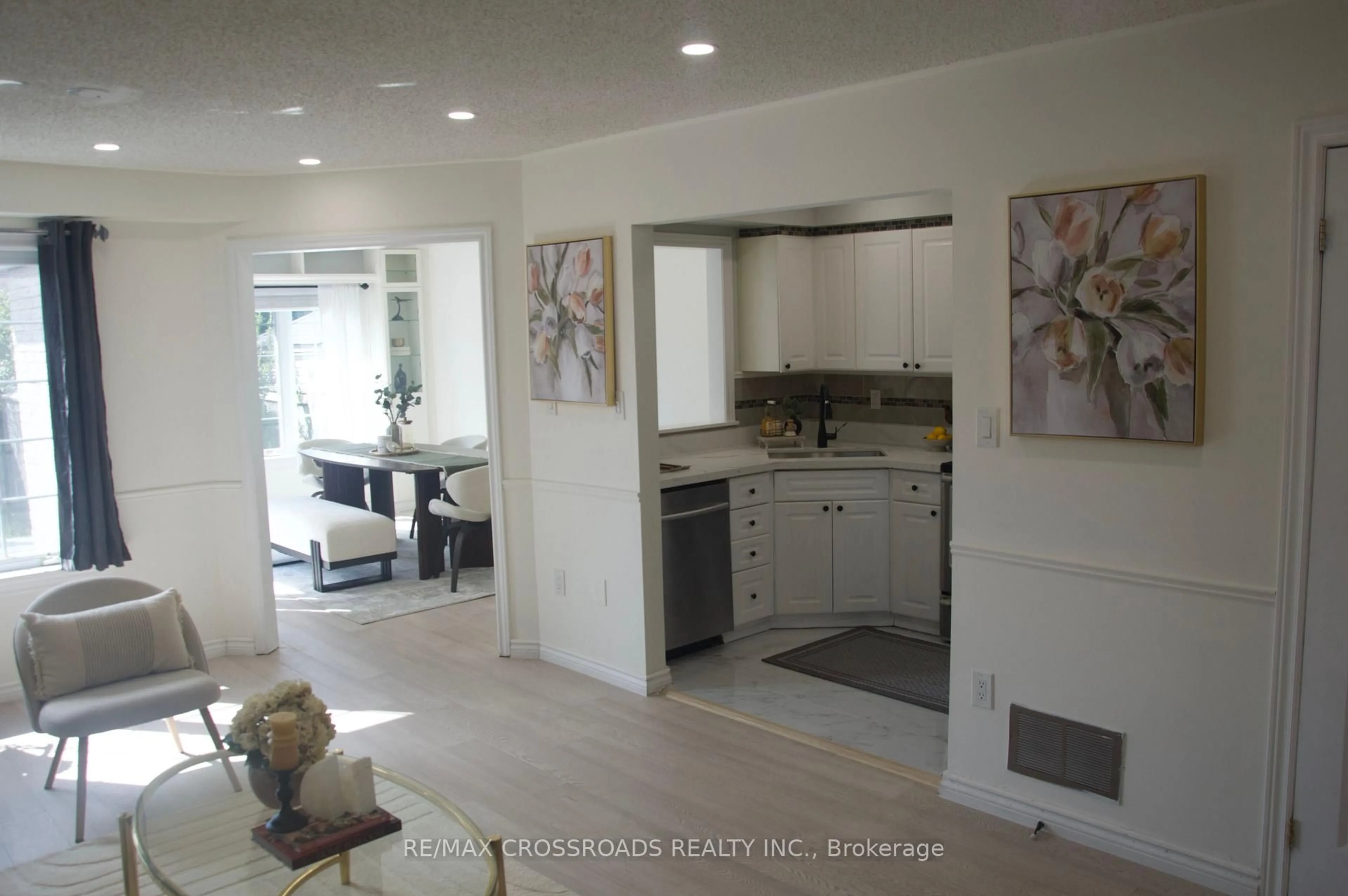 Open concept kitchen, ceramic/tile floor for 33 John Walter Cres, Clarington Ontario L1E 2W6