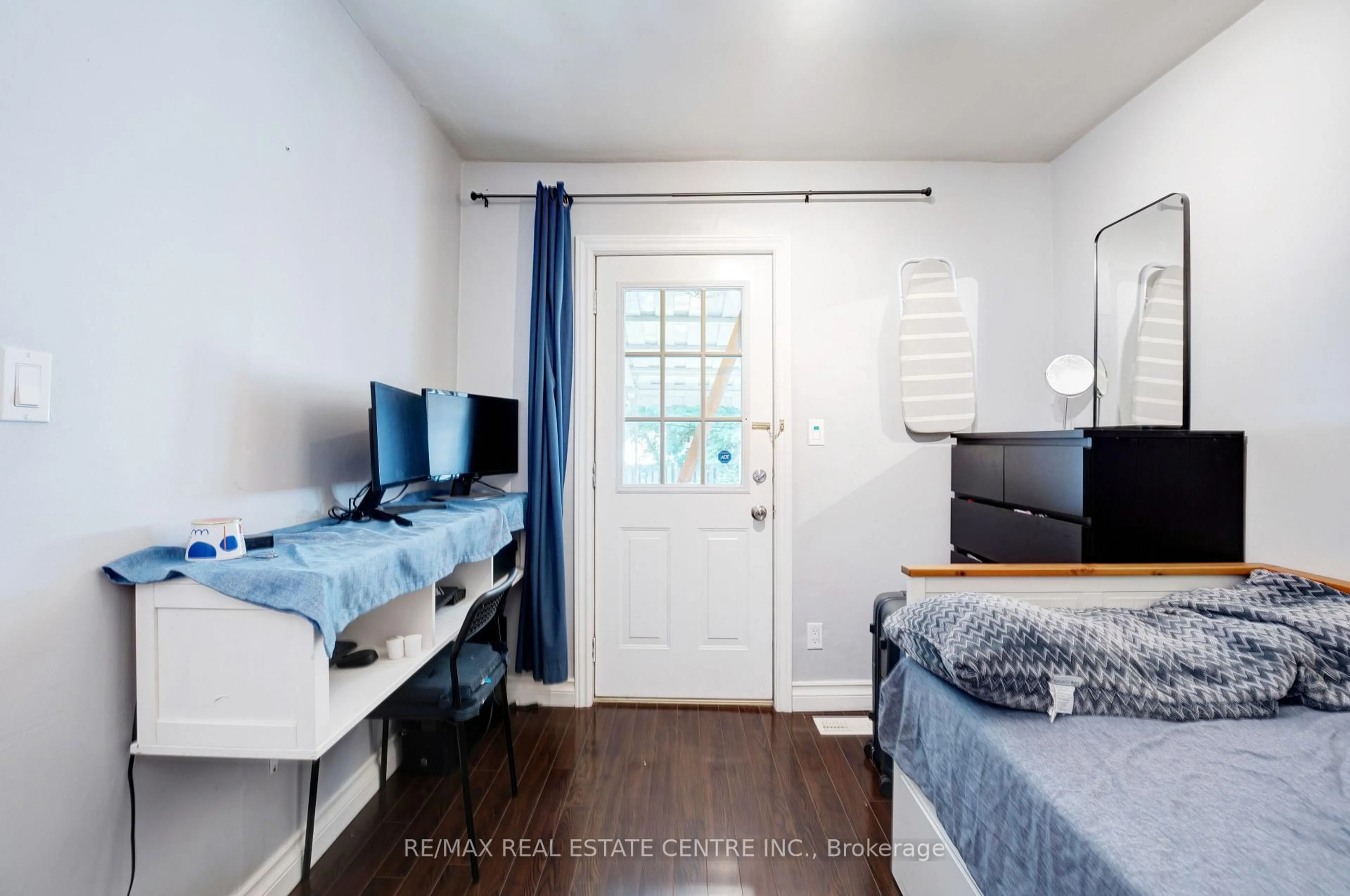 A pic of a room for 361 Jarvis St, Oshawa Ontario L1G 5L1