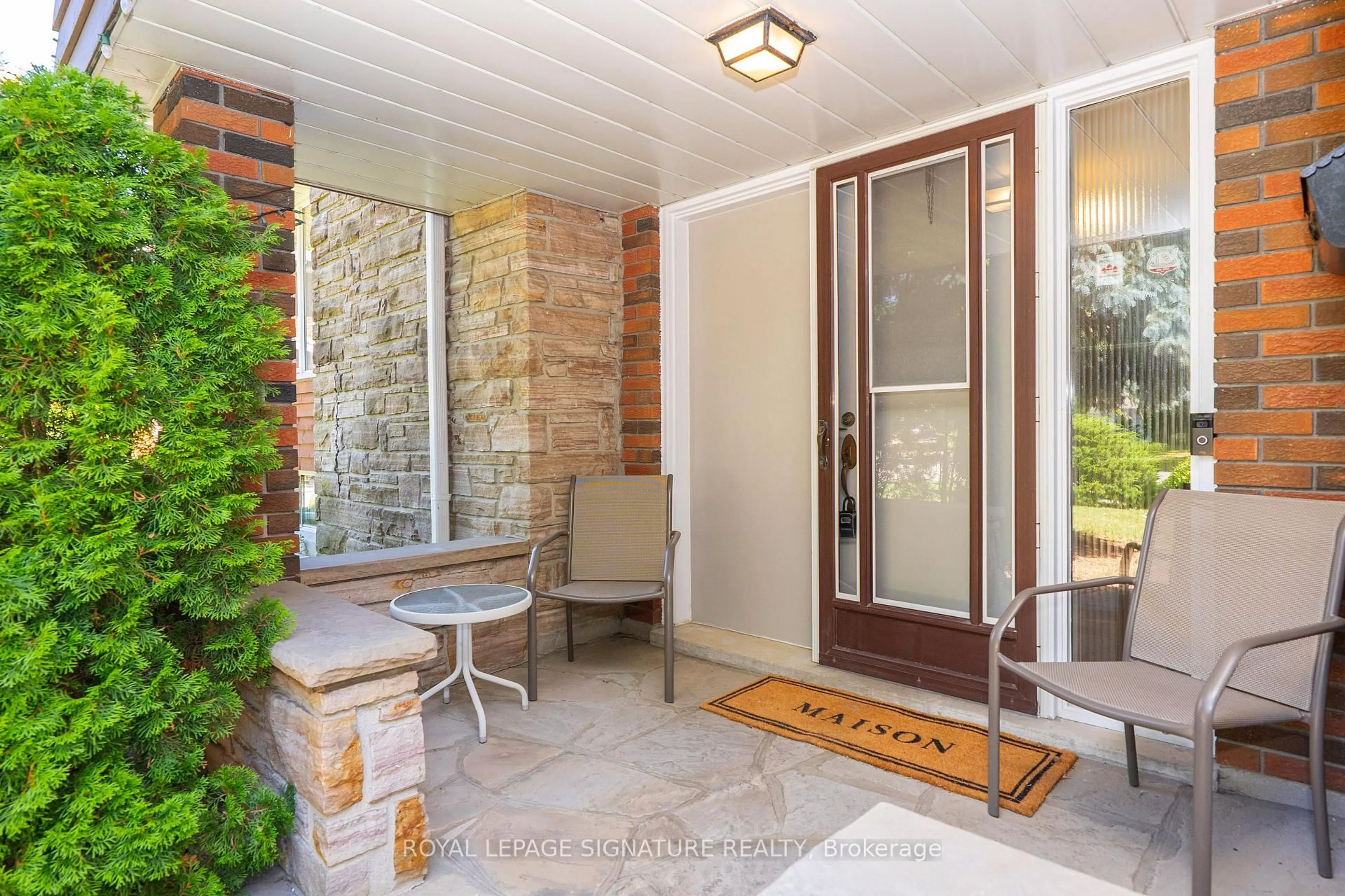 Indoor entryway for 19 Castlemere Cres, Toronto Ontario M1W 1K4