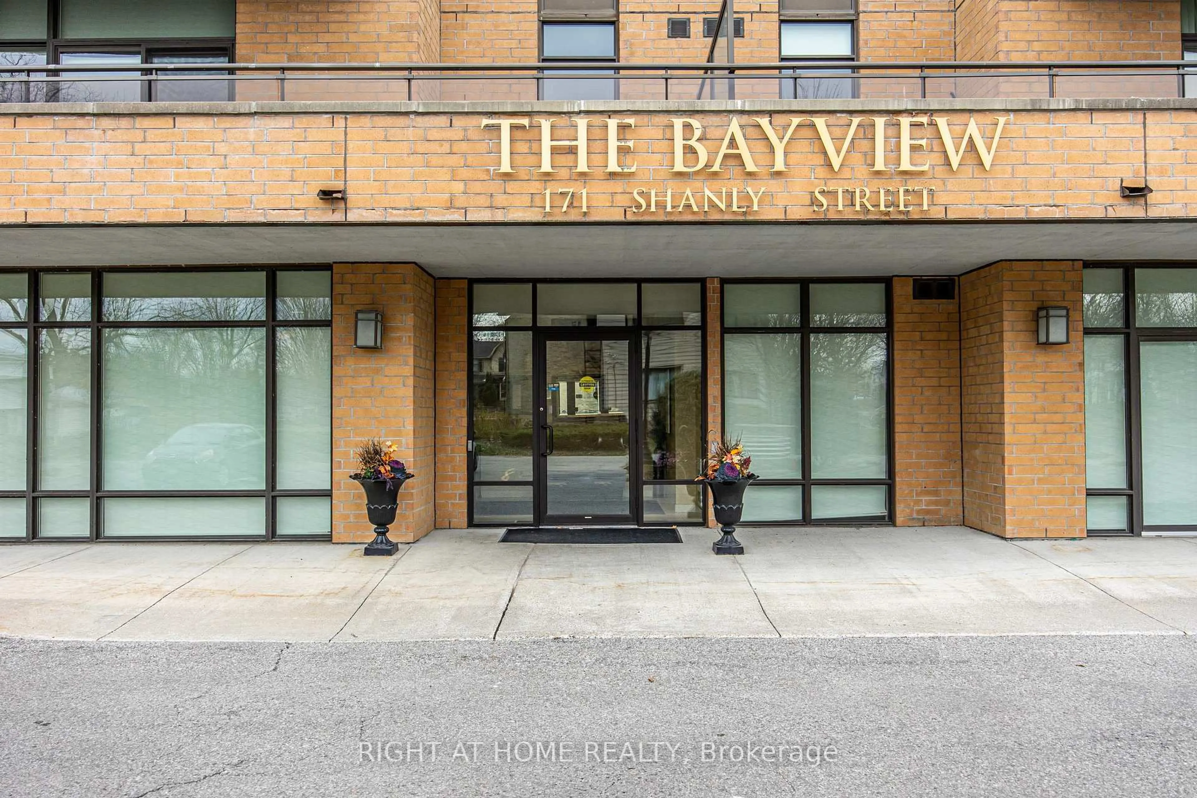Indoor foyer for 171 Shanly St #502, Scugog Ontario L9L 0A3