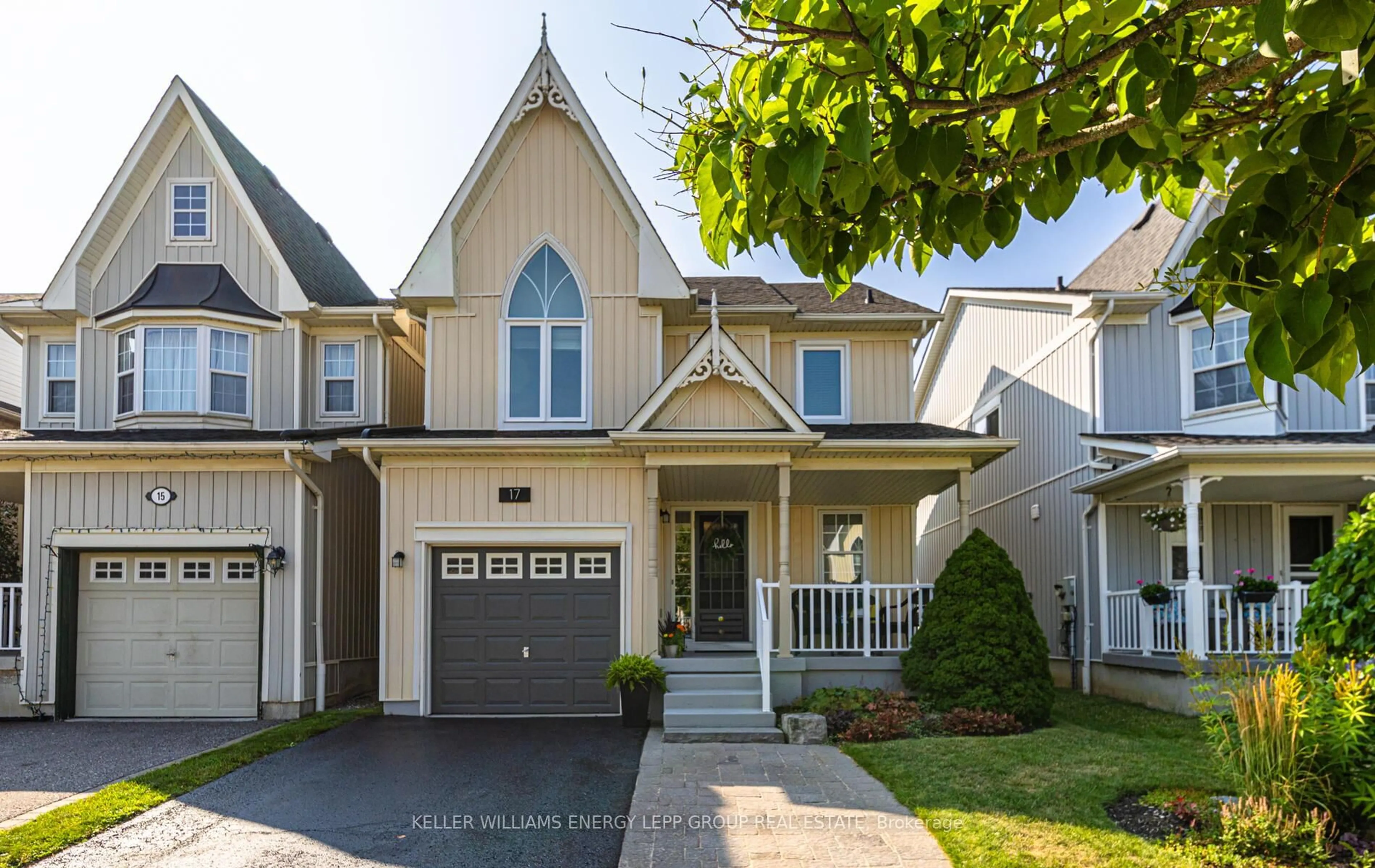 Home with vinyl exterior material, street for 17 Beaumaris Cres, Whitby Ontario L1M 2H3