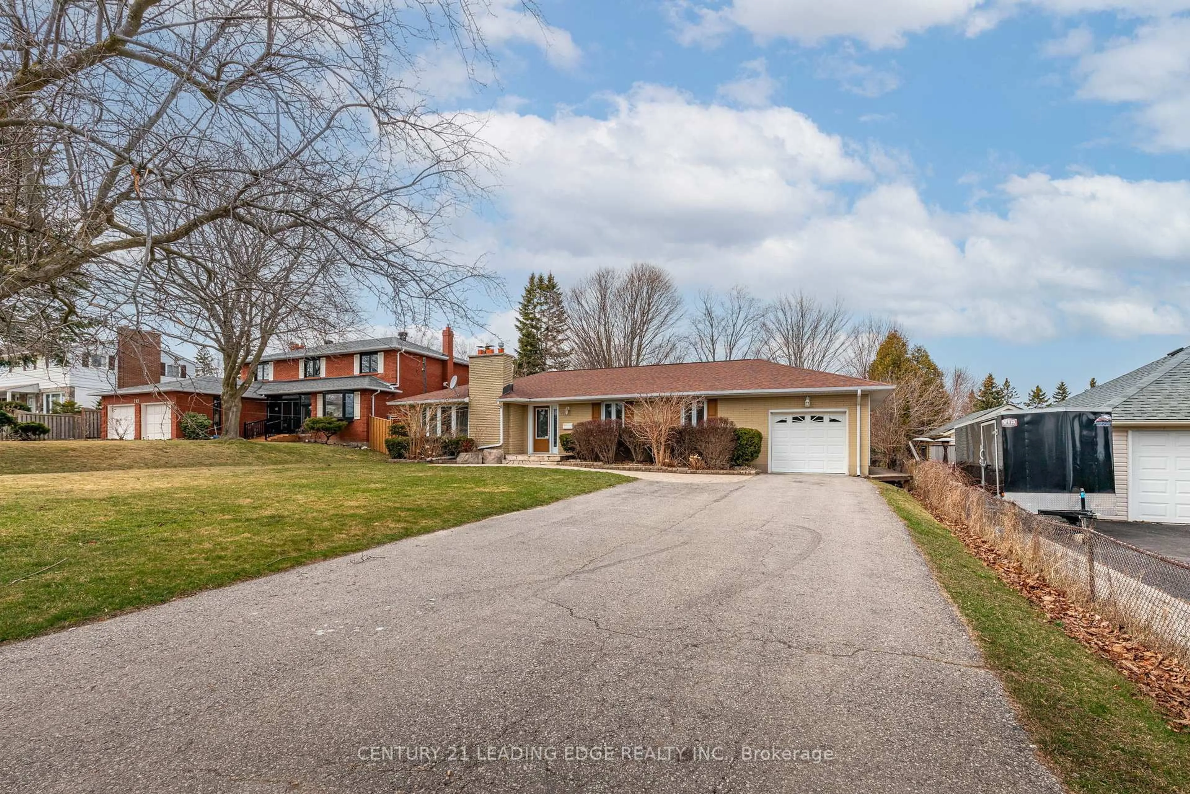 Home with brick exterior material, street for 116 BROADVIEW Ave, Whitby Ontario L1N 2G5