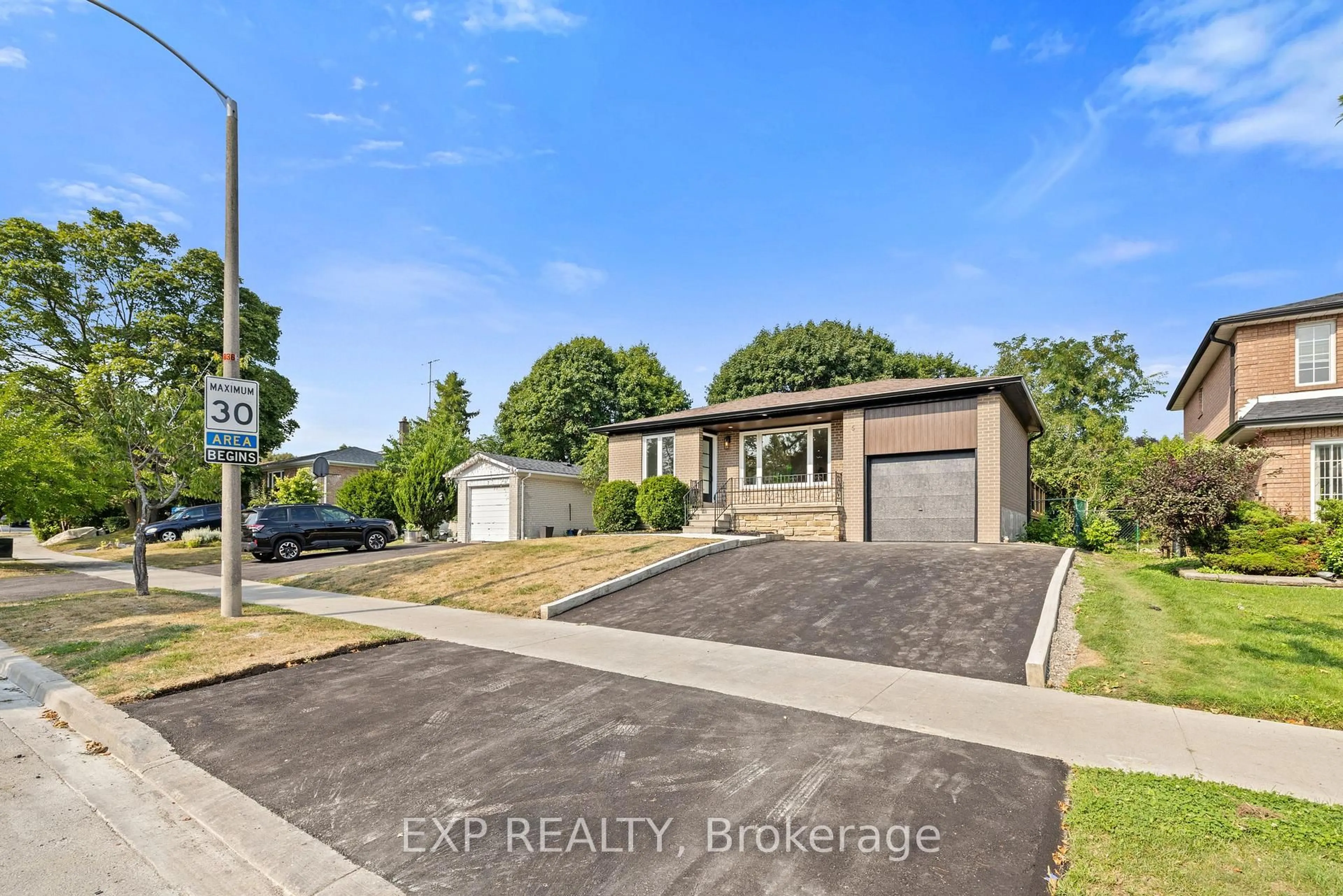 A pic from outside/outdoor area/front of a property/back of a property/a pic from drone, street for 5 Midcroft Dr, Toronto Ontario M1S 1W9