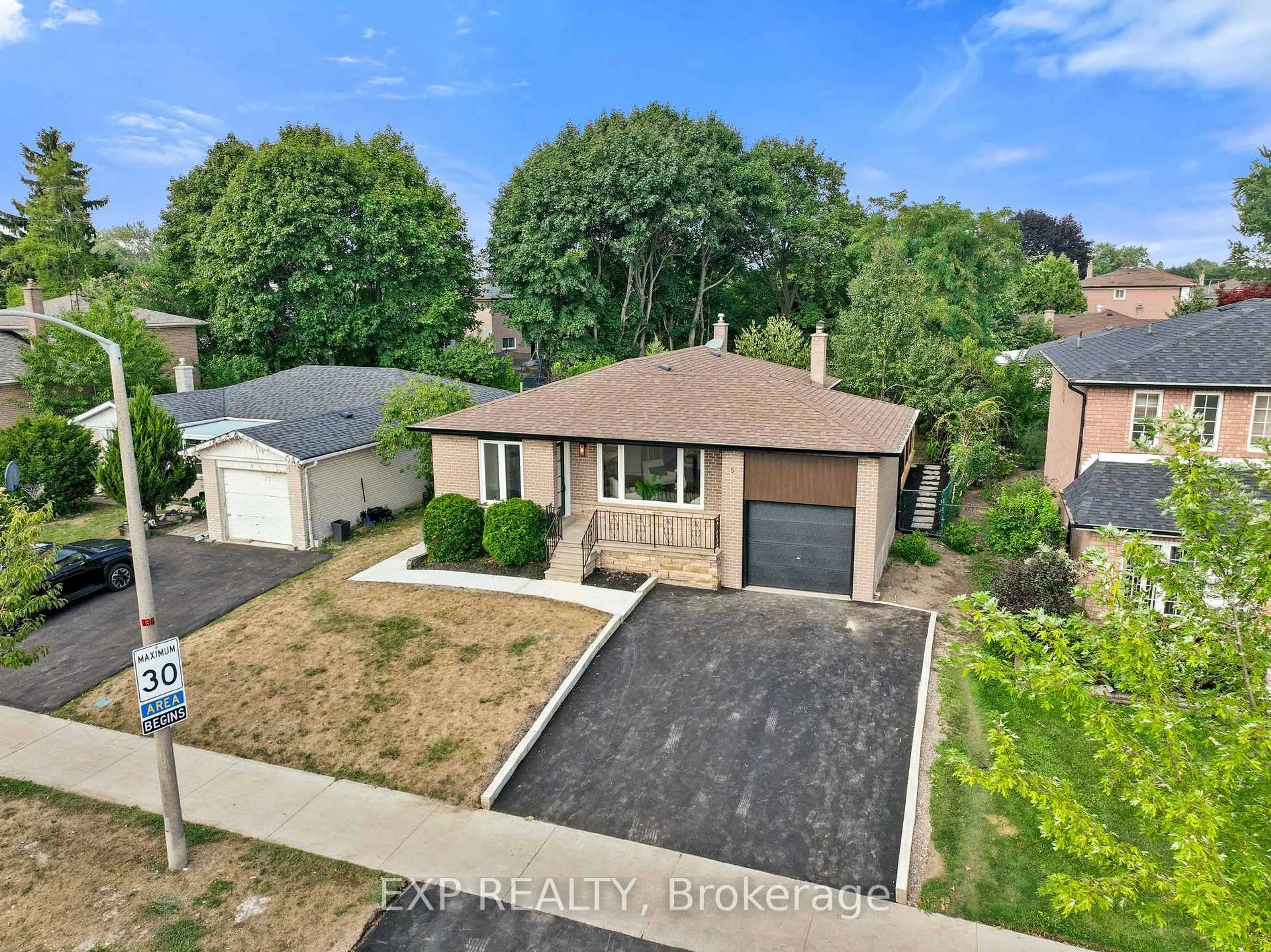 A pic from outside/outdoor area/front of a property/back of a property/a pic from drone, street for 5 Midcroft Dr, Toronto Ontario M1S 1W9