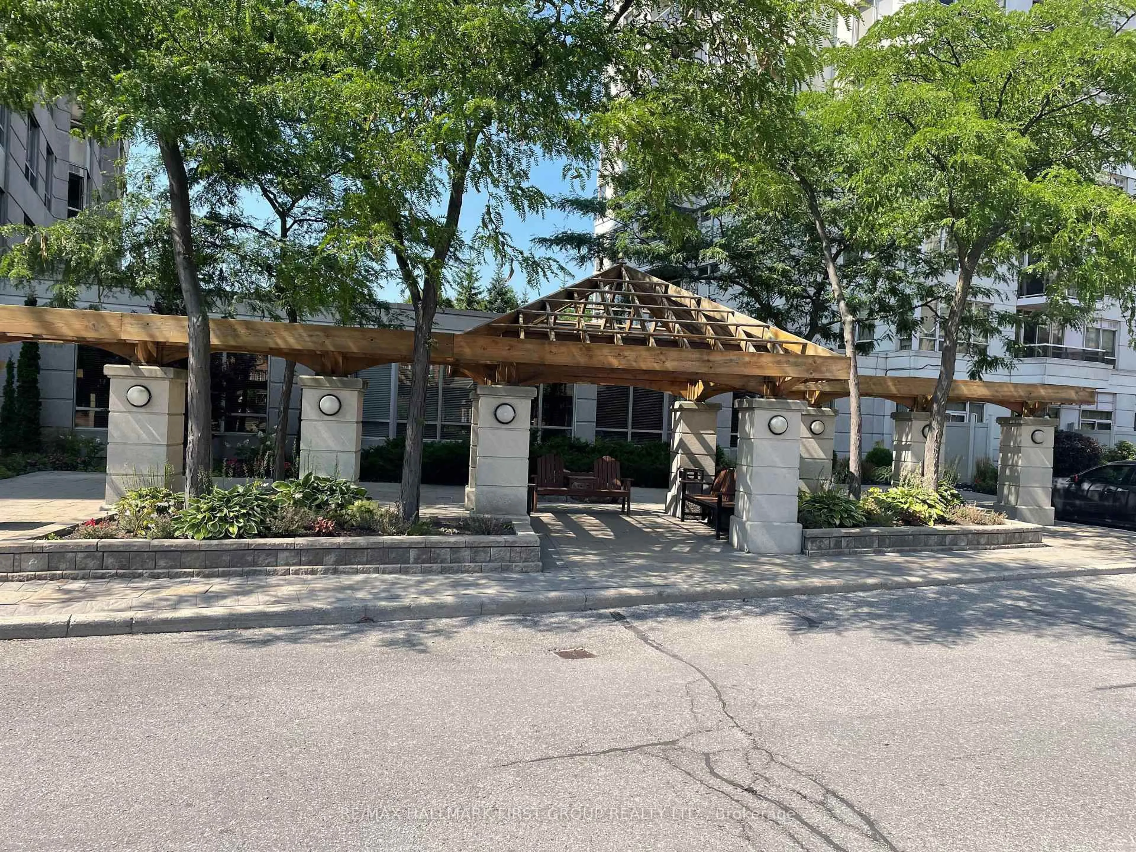 Patio, street for 1000 The Esplanade #1715, Pickering Ontario L1V 6V4
