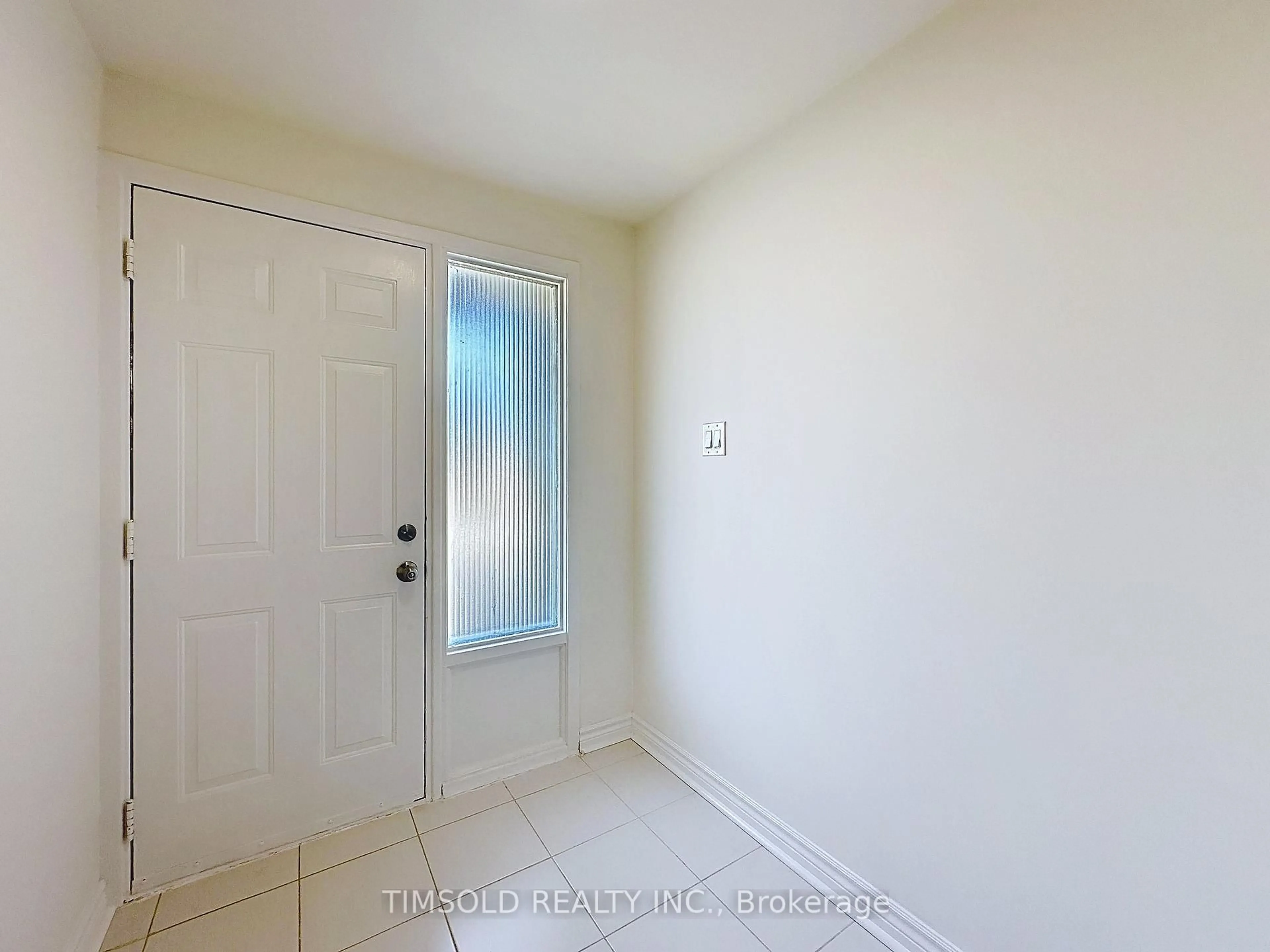 Indoor entryway for 6 Lofthouse Sq, Toronto Ontario M1W 2E2