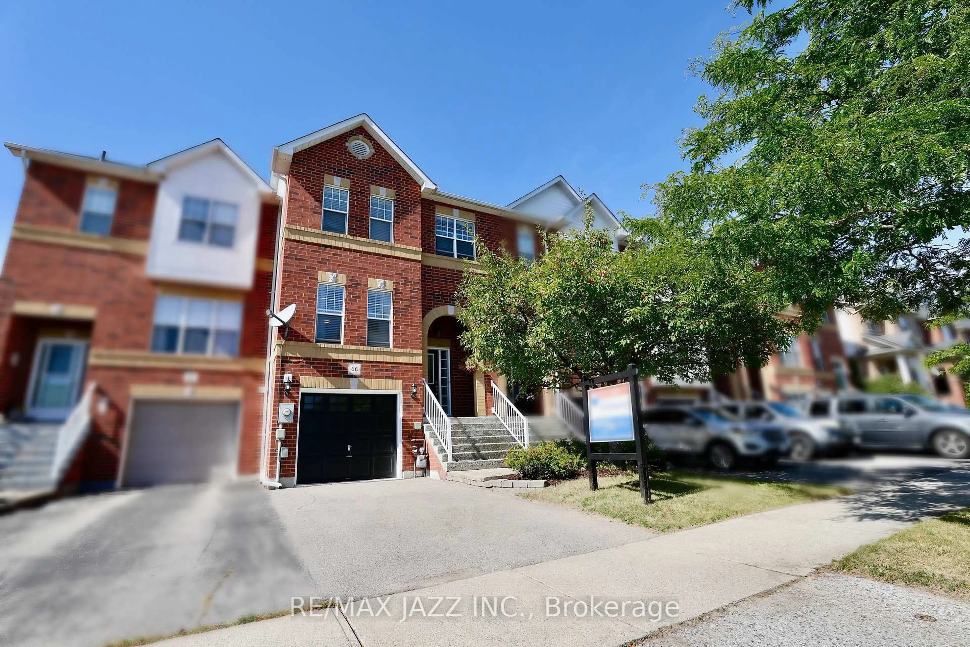 A pic from outside/outdoor area/front of a property/back of a property/a pic from drone, street for 66 Kilgannon Ave, Clarington Ontario L1E 3E2