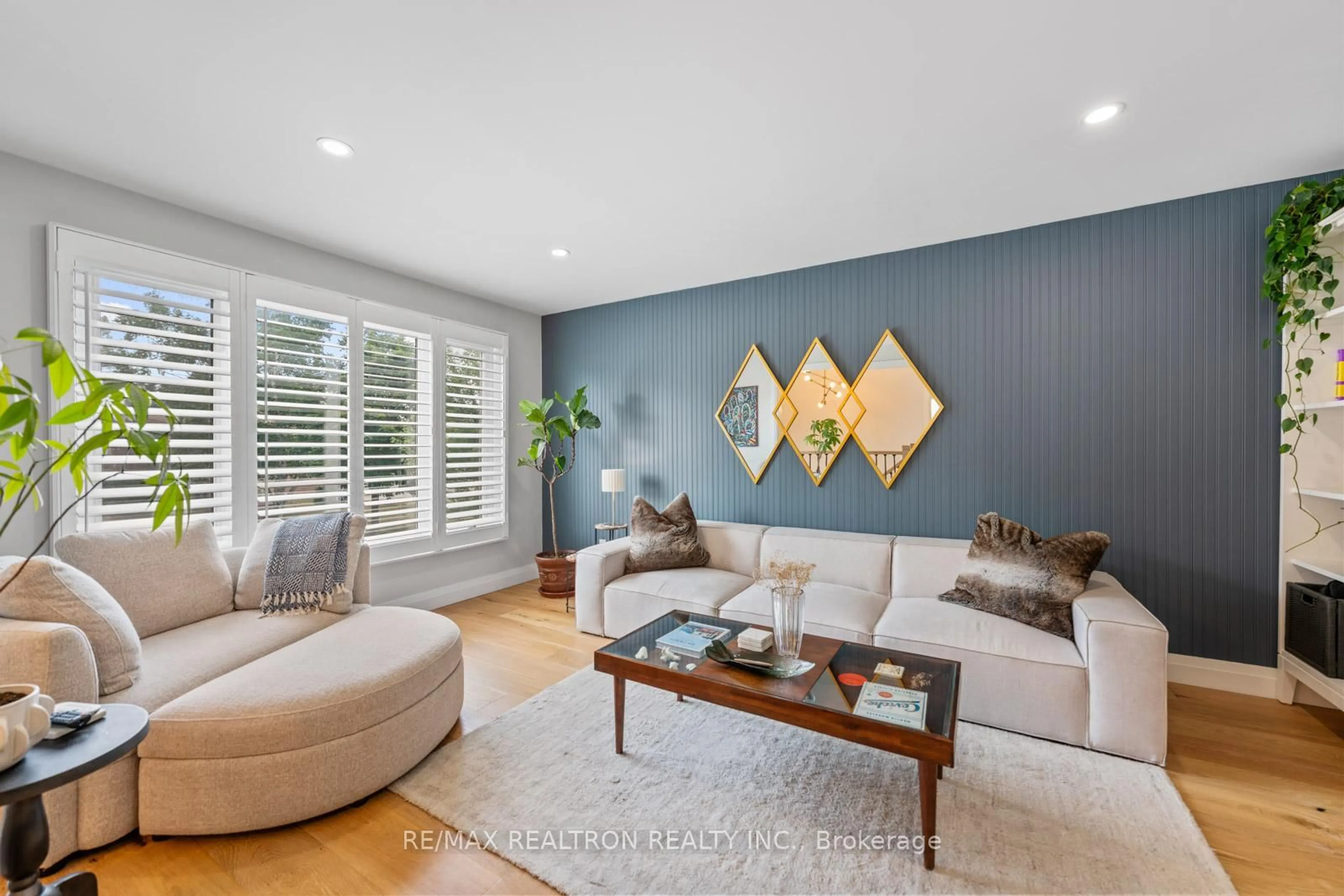Living room with furniture, wood/laminate floor for 906 Mahina St, Oshawa Ontario L1J 8E3
