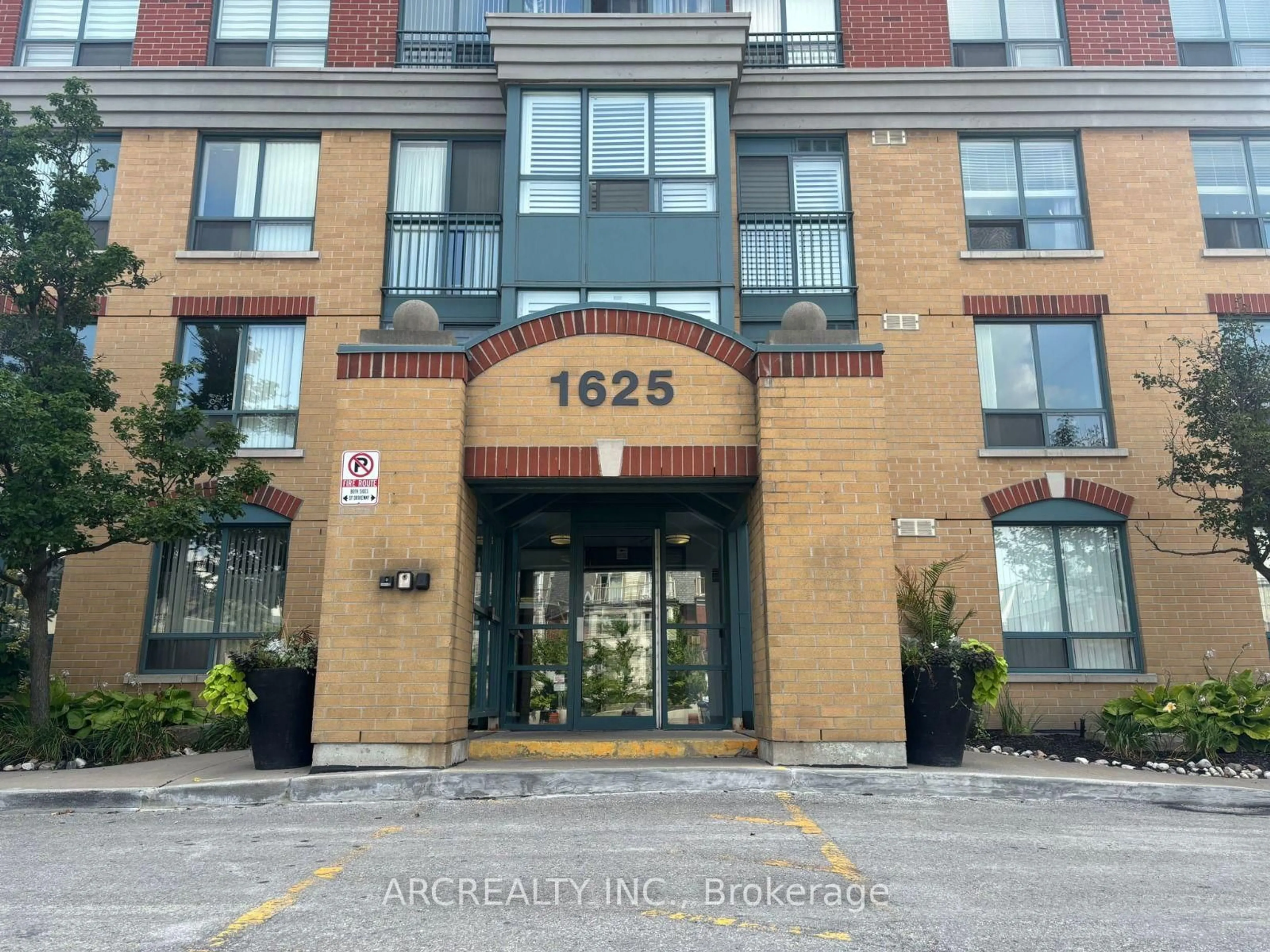 Indoor foyer for 1625 Pickering Pkwy #206, Pickering Ontario L1V 6Z6
