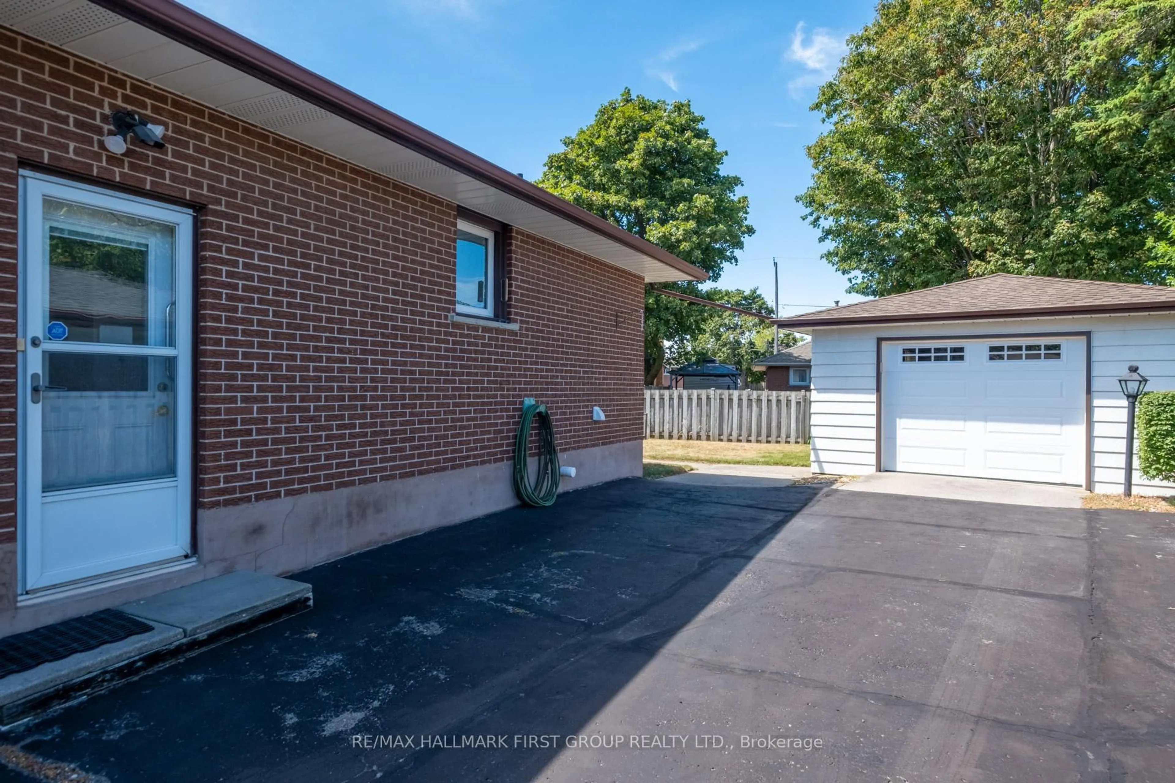 A pic from outside/outdoor area/front of a property/back of a property/a pic from drone, street for 64 Gatineau St, Oshawa Ontario L1H 7G3