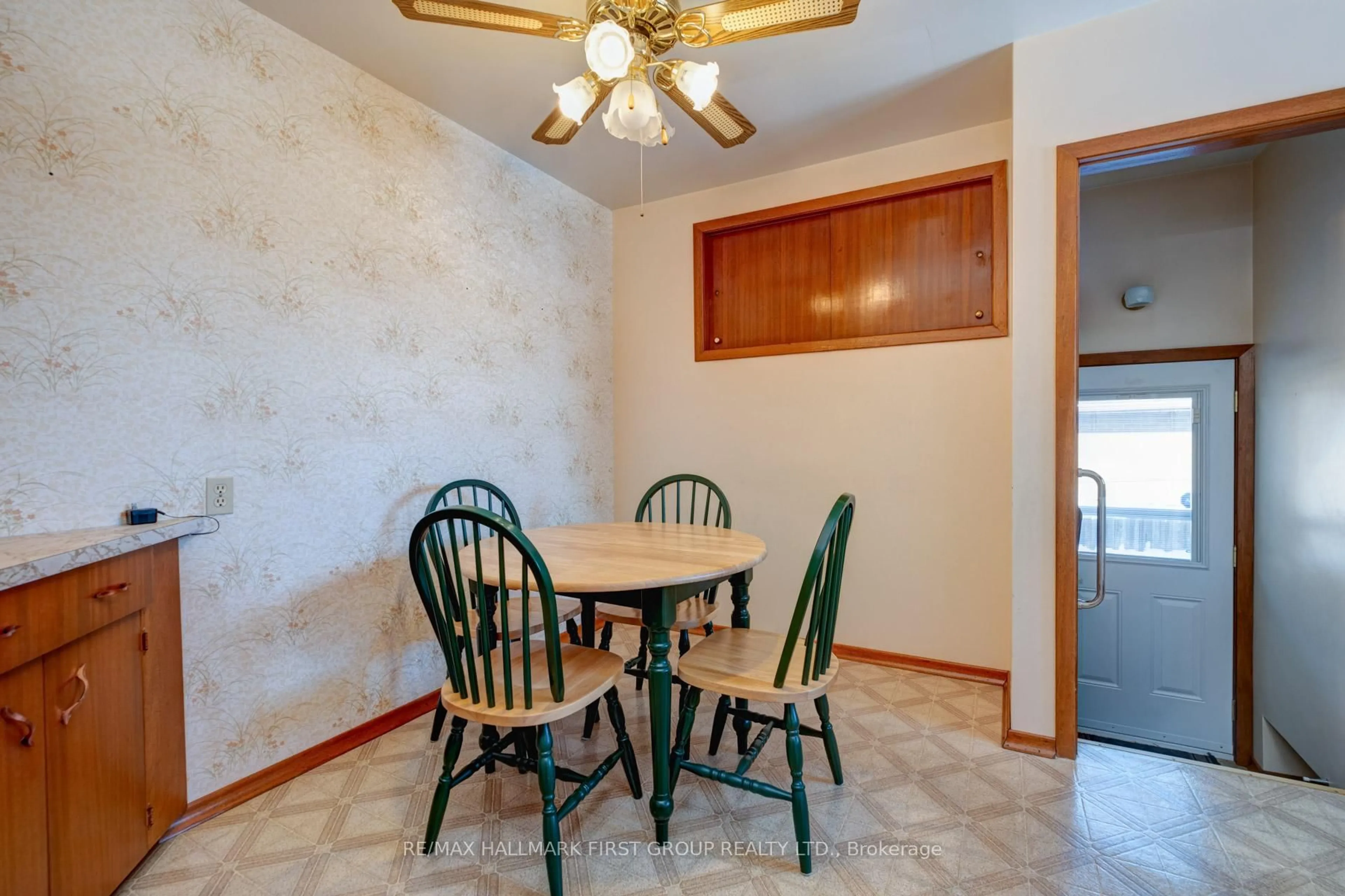 Dining room, ceramic/tile floor for 64 Gatineau St, Oshawa Ontario L1H 7G3