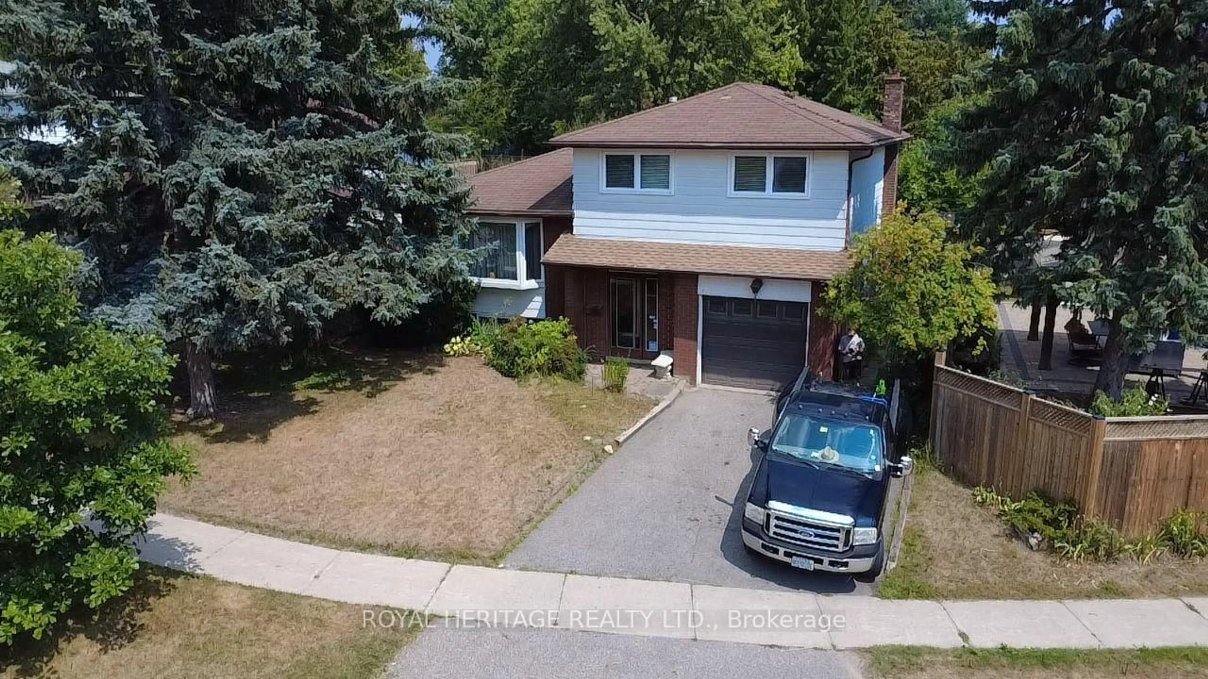 A pic from outside/outdoor area/front of a property/back of a property/a pic from drone, street for 7 Highcastle Rd, Toronto Ontario M1E 4M7