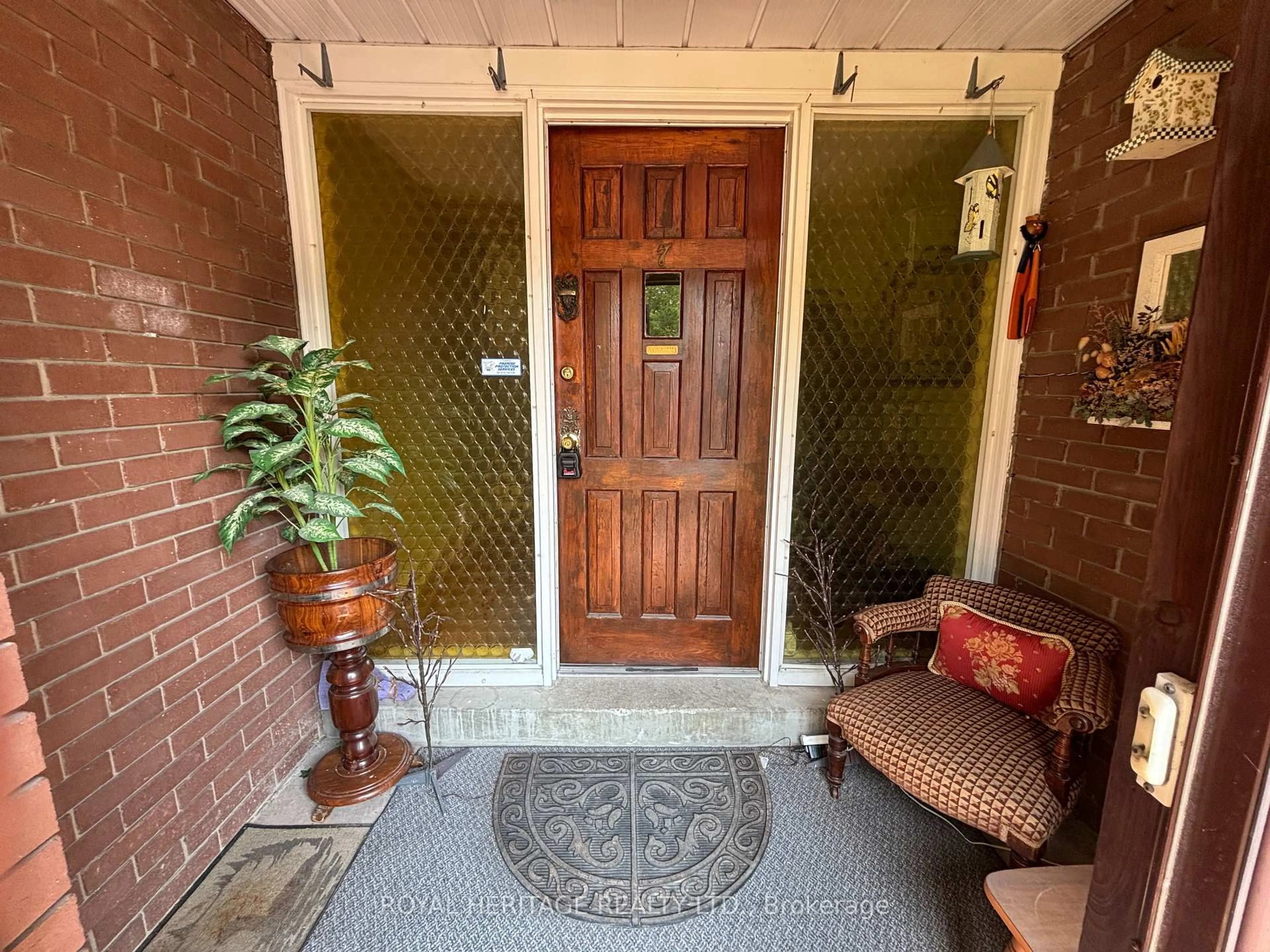 Indoor foyer for 7 Highcastle Rd, Toronto Ontario M1E 4M7