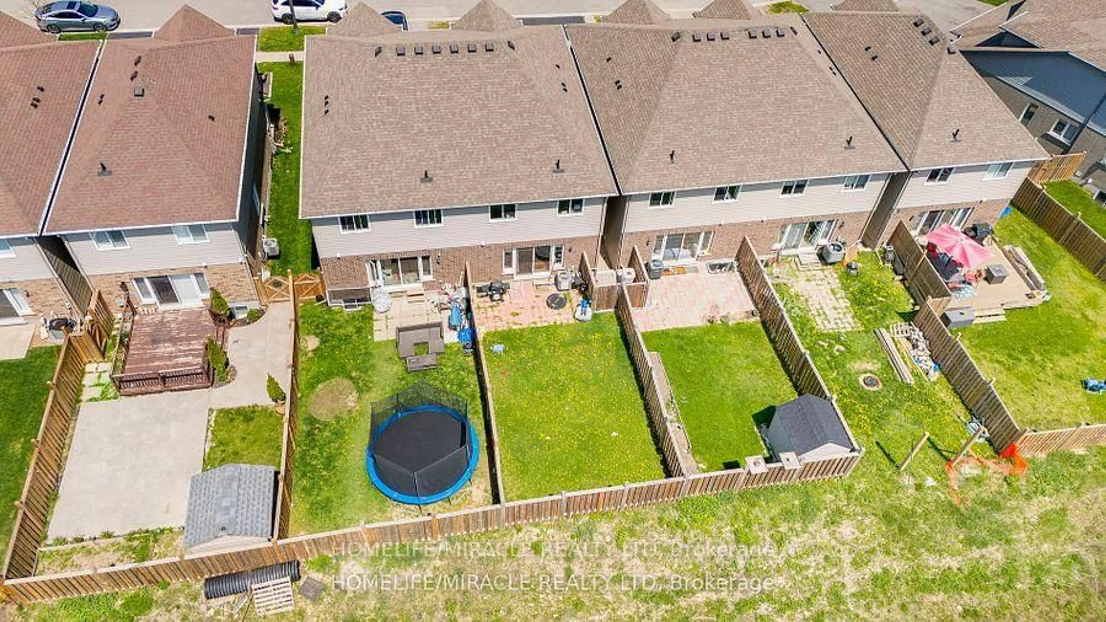 A pic from outside/outdoor area/front of a property/back of a property/a pic from drone, street for 569 Veterans Rd, Oshawa Ontario L1H 3N6