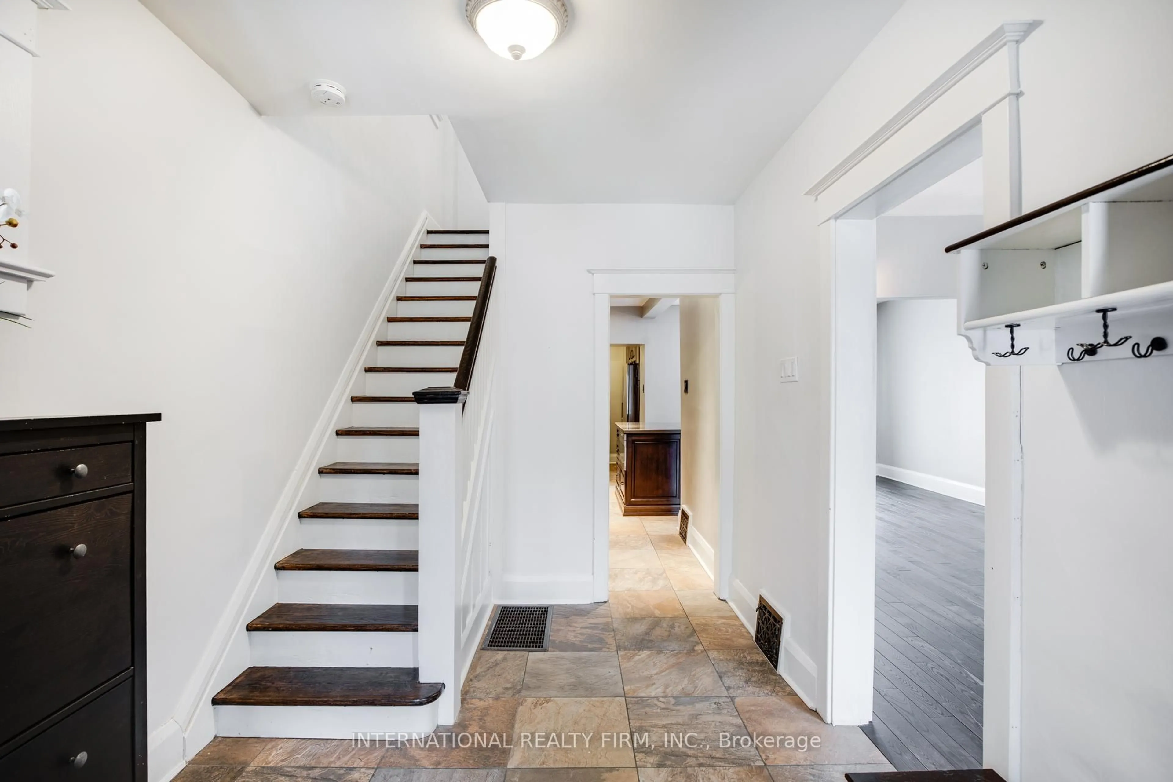 Unknown for 109 Monarch Park Ave, Toronto Ontario M4J 4R1