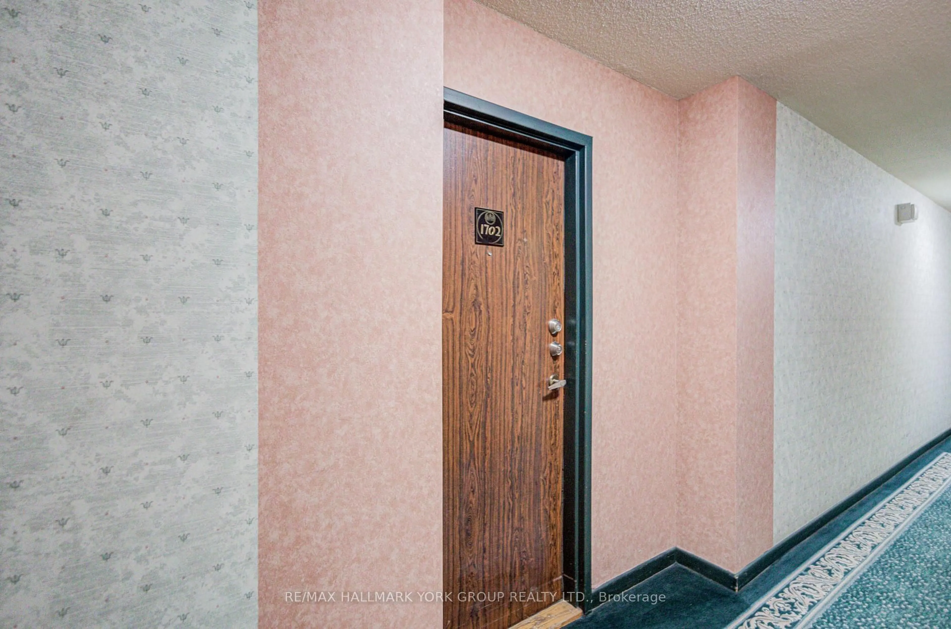 Indoor foyer for 2365 Kennedy Rd ##1702, Toronto Ontario M1T 3S6