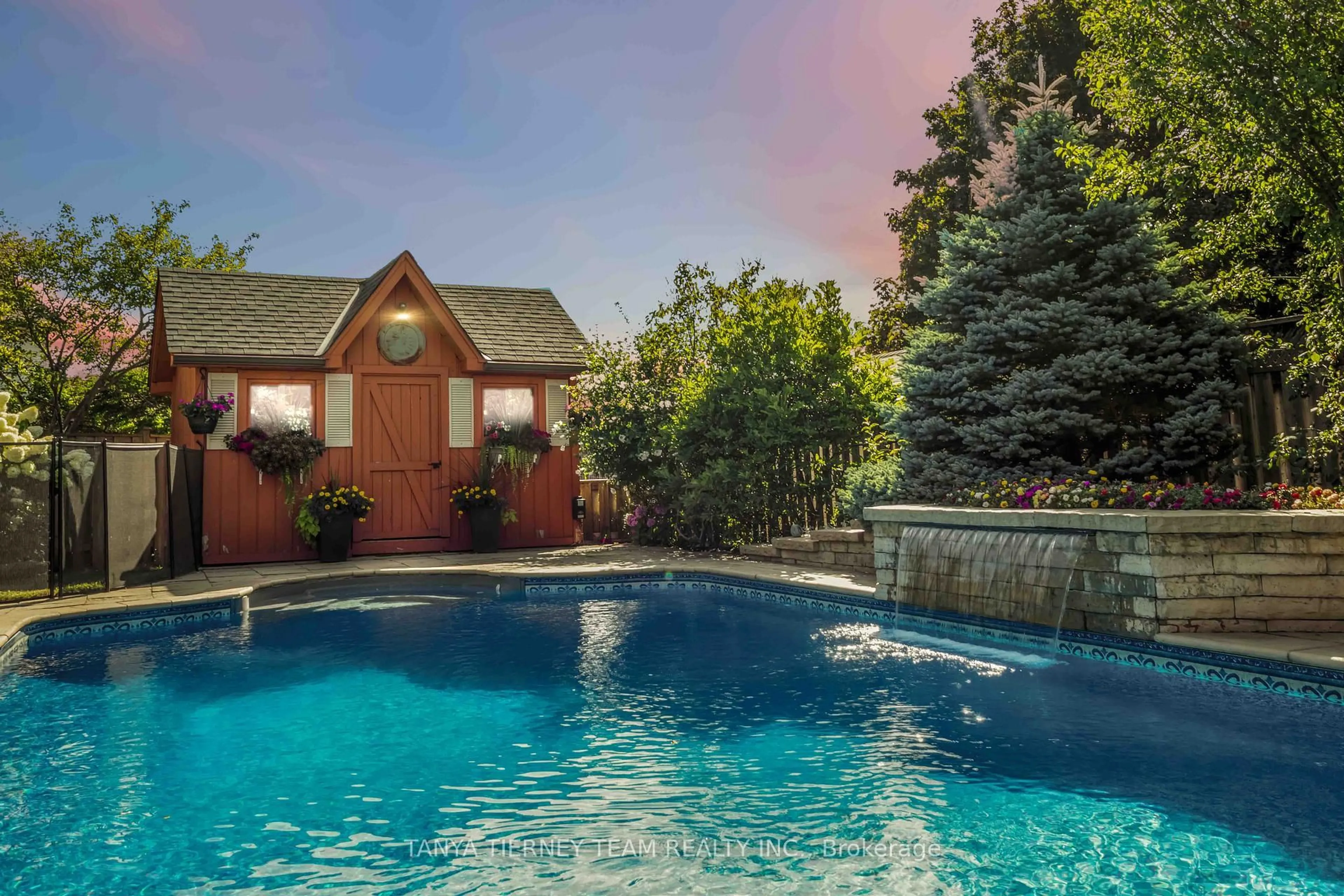 Pool for 70 Canadian Oaks Dr, Whitby Ontario L1N 7G6