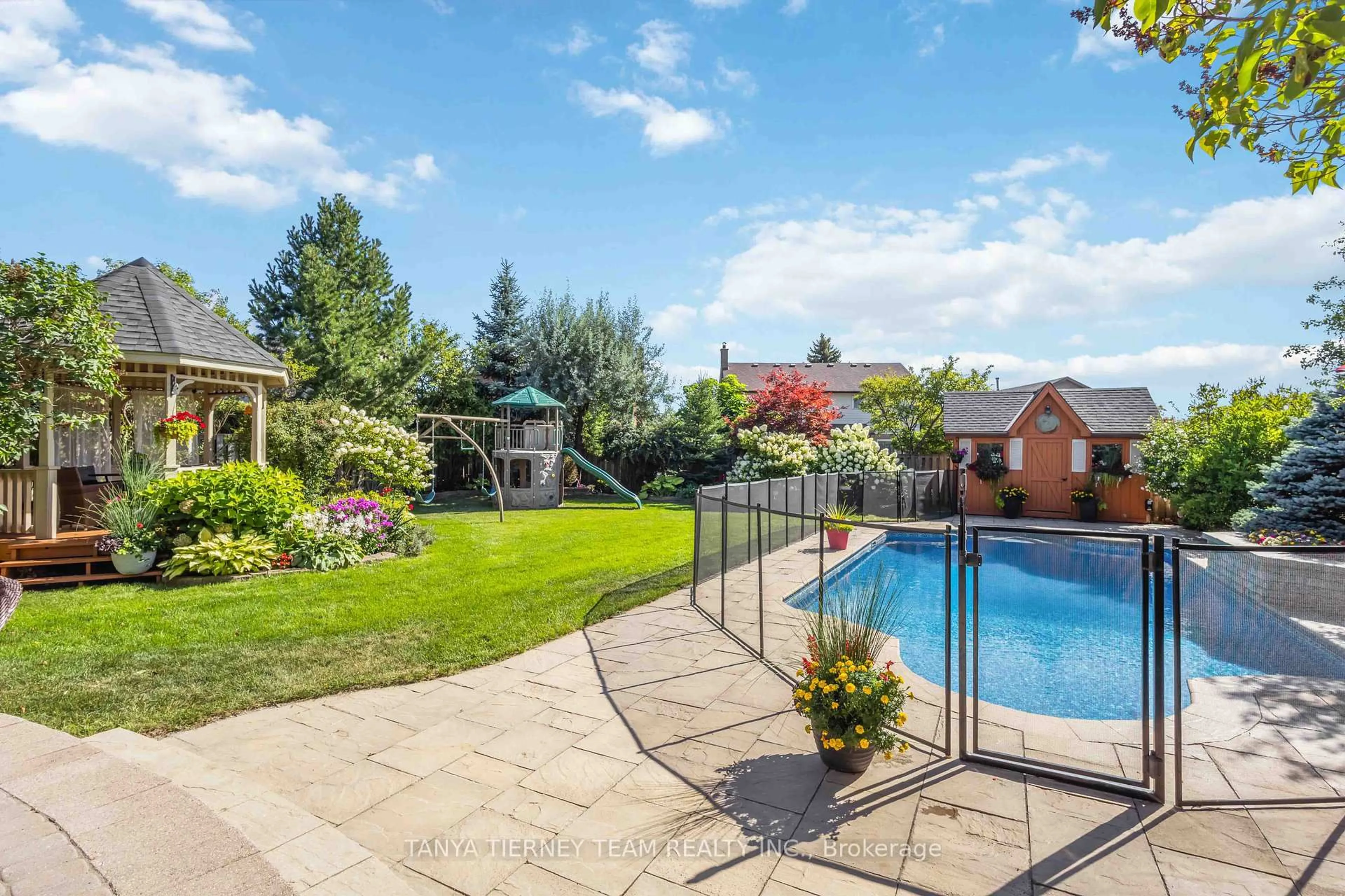 Pool for 70 Canadian Oaks Dr, Whitby Ontario L1N 7G6