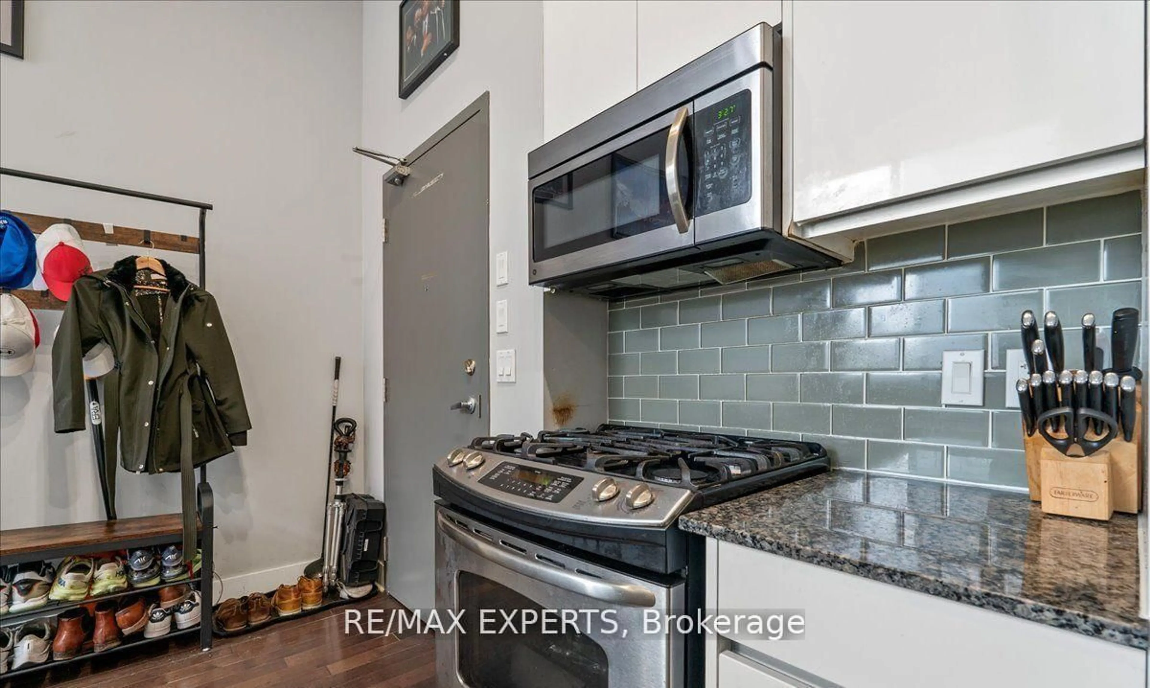 Standard kitchen, unknown for 323 Kingston Rd #101, Toronto Ontario M4L 1T8