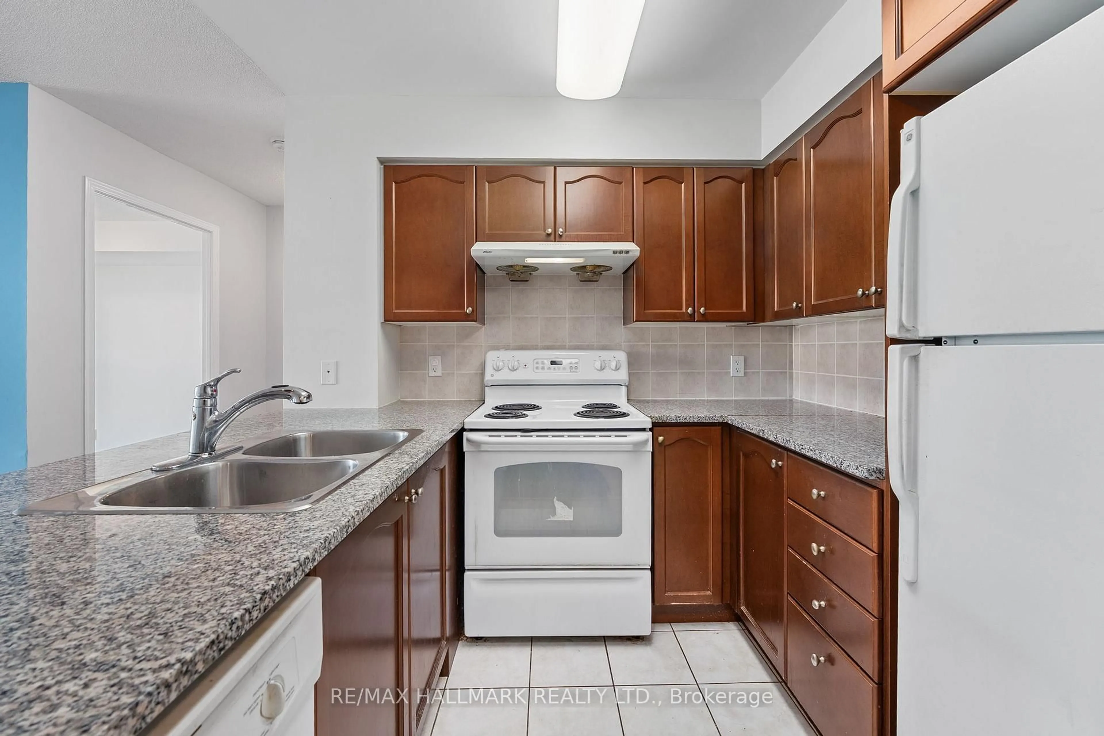 Standard kitchen, unknown for 68 Grangeway Ave #909, Toronto Ontario M1H 0A1