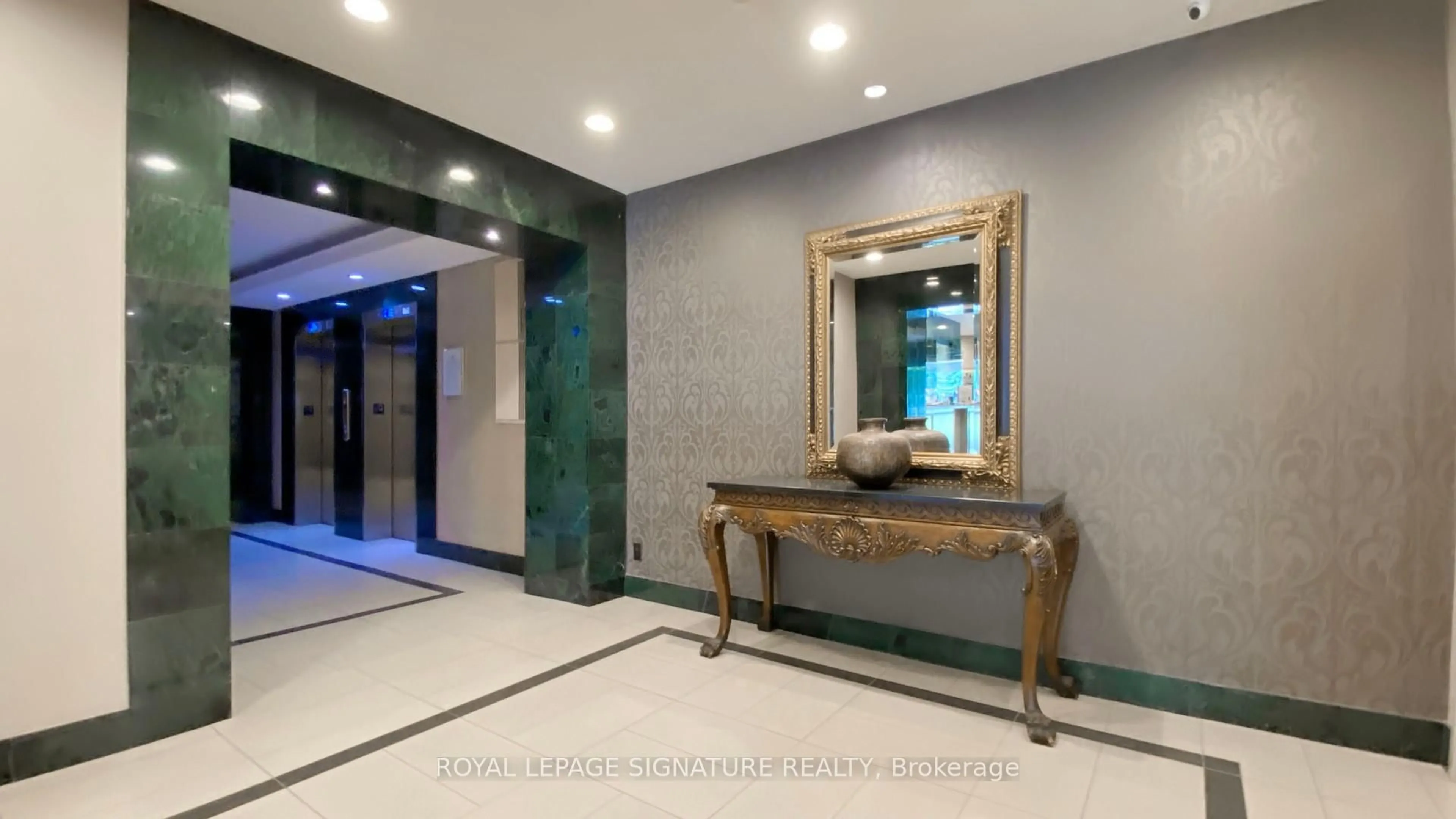 Indoor foyer for 175 Bamburgh Circ #1418, Toronto Ontario M1W 3X8